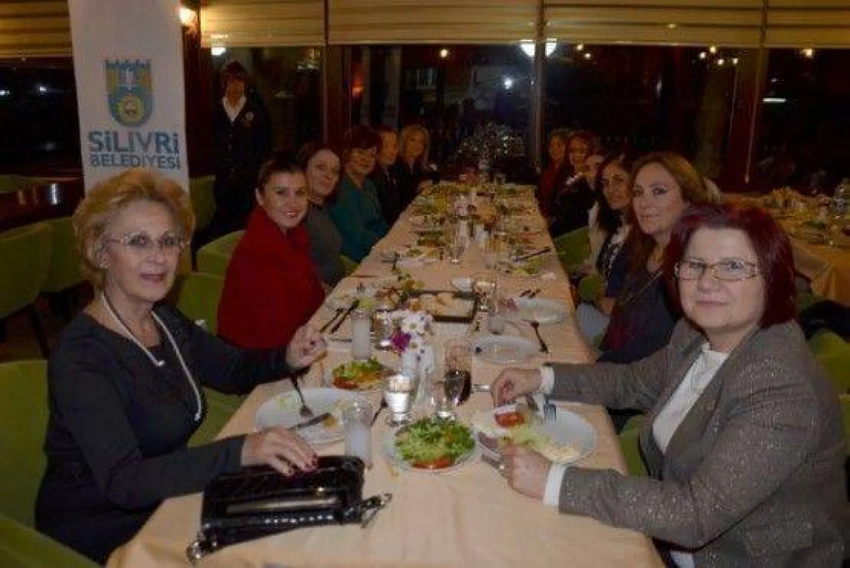 Işıklar Kadınların Seçme ve Seçilme Hakkını Kutlad