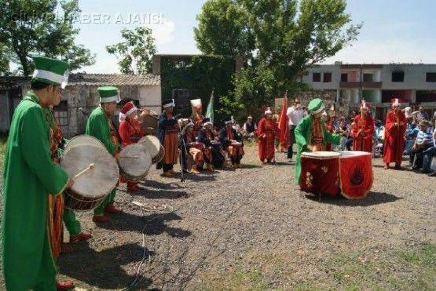 İSÖM, 'Hayatın Renkleri'ni Sergiledi