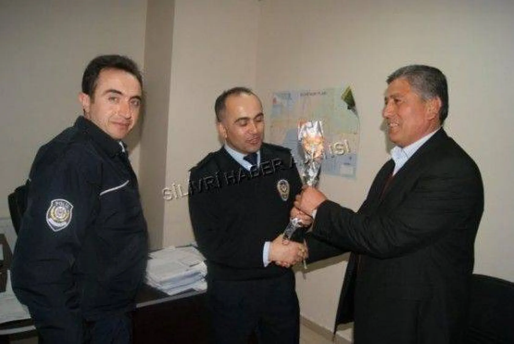 Ak Parti Polis haftasını kutladı