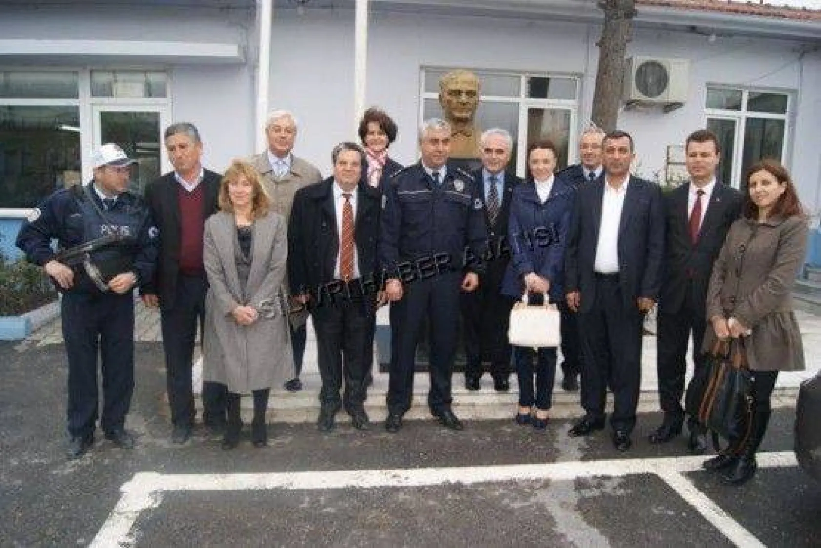 Ak Parti Polis haftasını kutladı