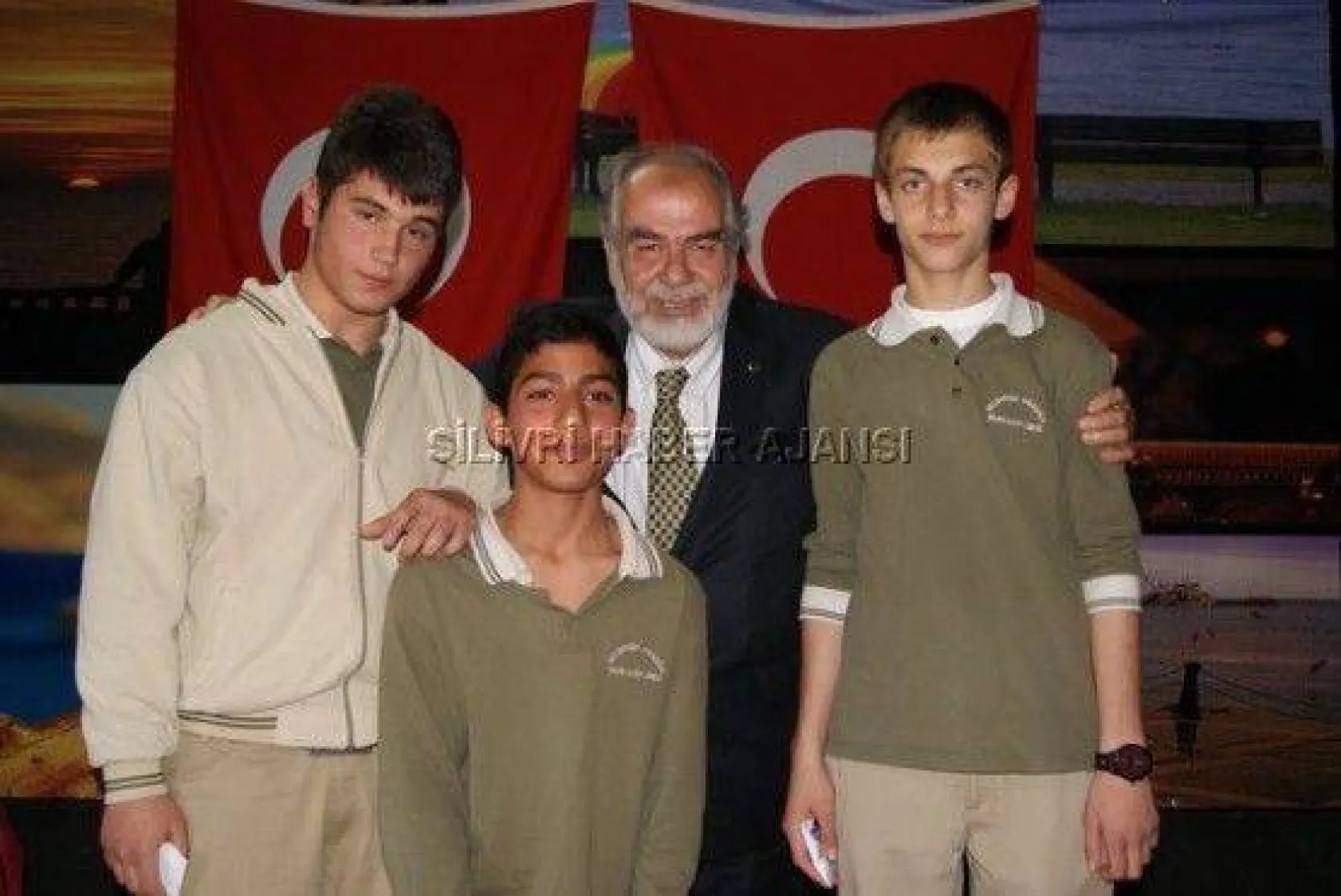 İmam Hatipliler'den Karakaş'a Teşekkür Plaketi