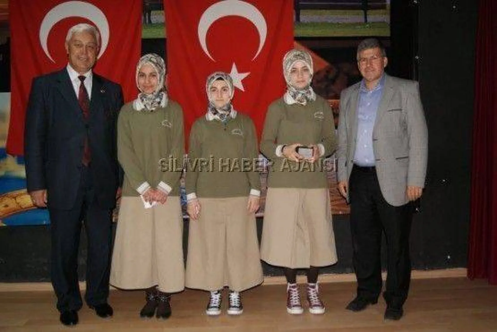 İmam Hatipliler'den Karakaş'a Teşekkür Plaketi