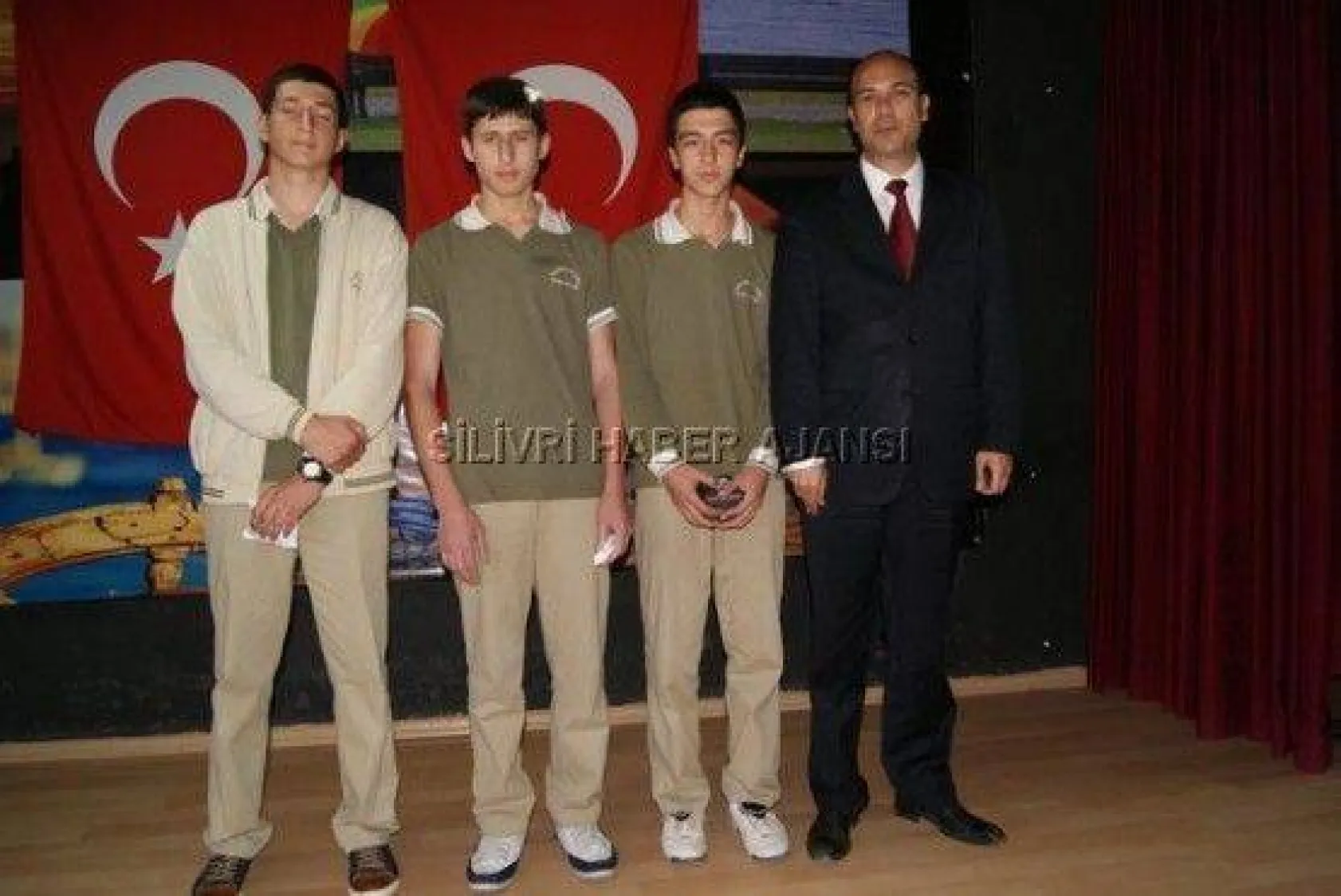 İmam Hatipliler'den Karakaş'a Teşekkür Plaketi