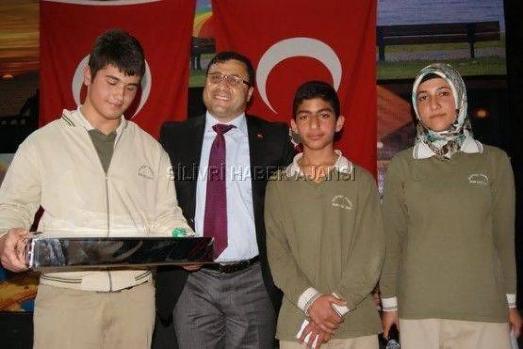 İmam Hatipliler'den Karakaş'a Teşekkür Plaketi