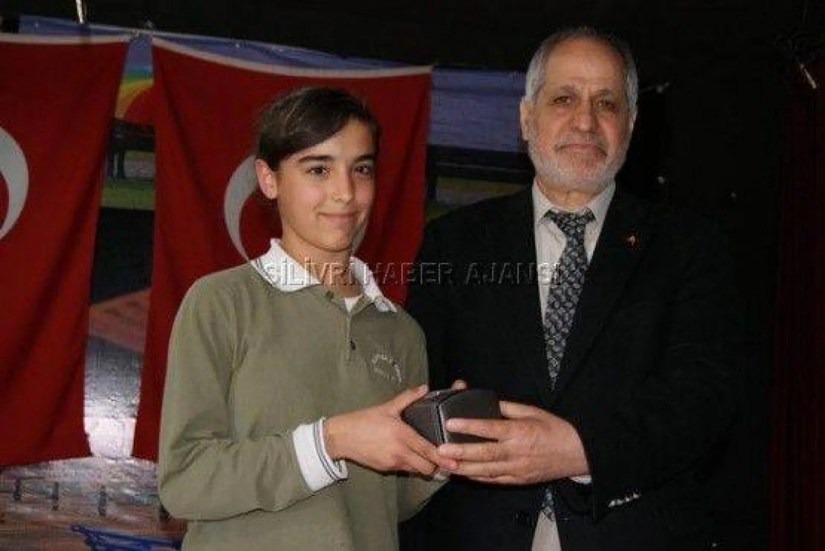 İmam Hatipliler'den Karakaş'a Teşekkür Plaketi