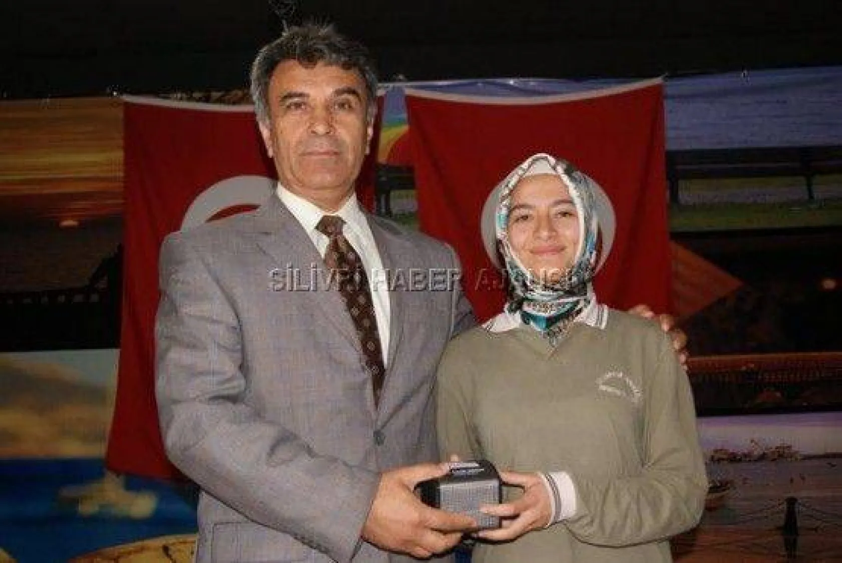İmam Hatipliler'den Karakaş'a Teşekkür Plaketi