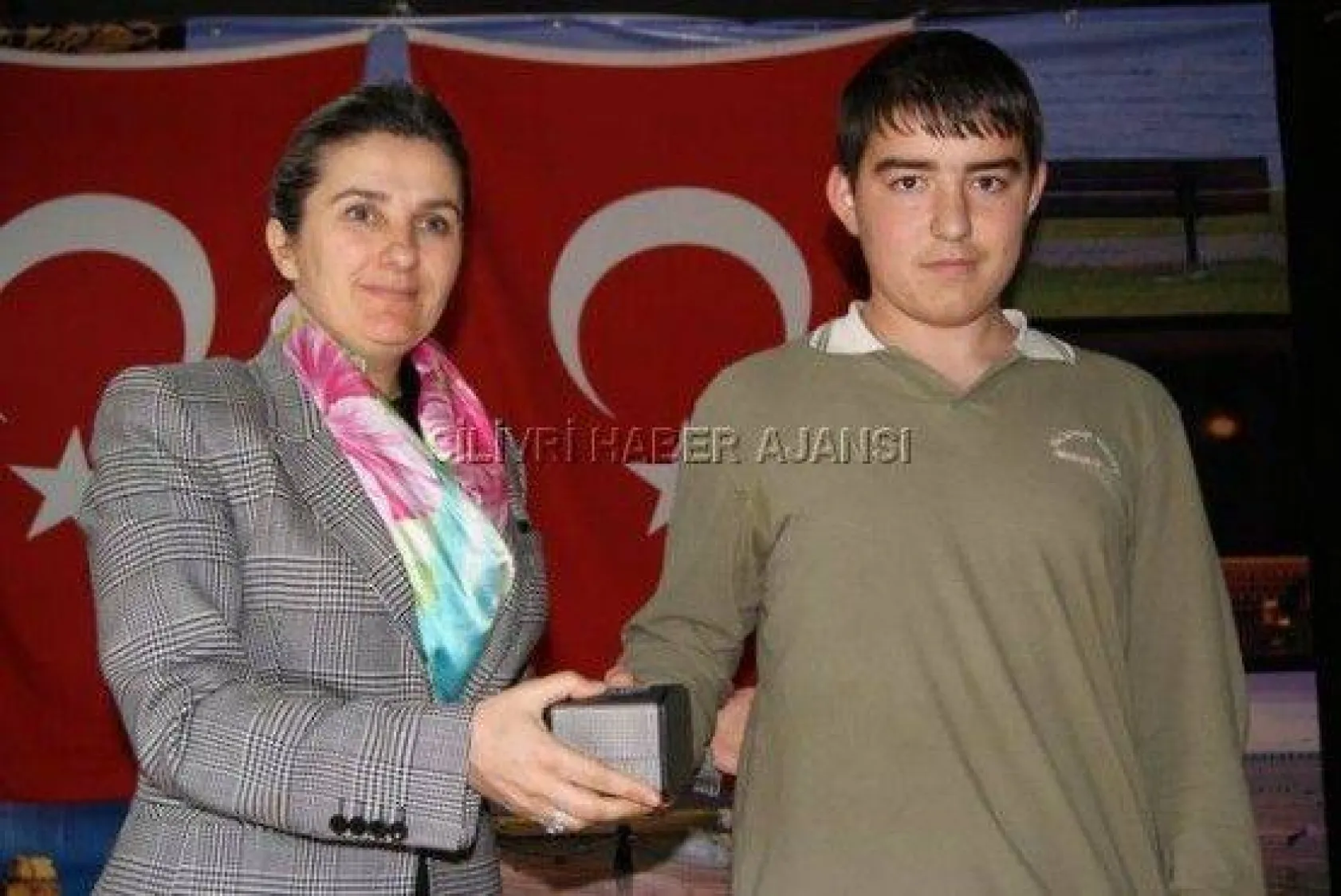 İmam Hatipliler'den Karakaş'a Teşekkür Plaketi