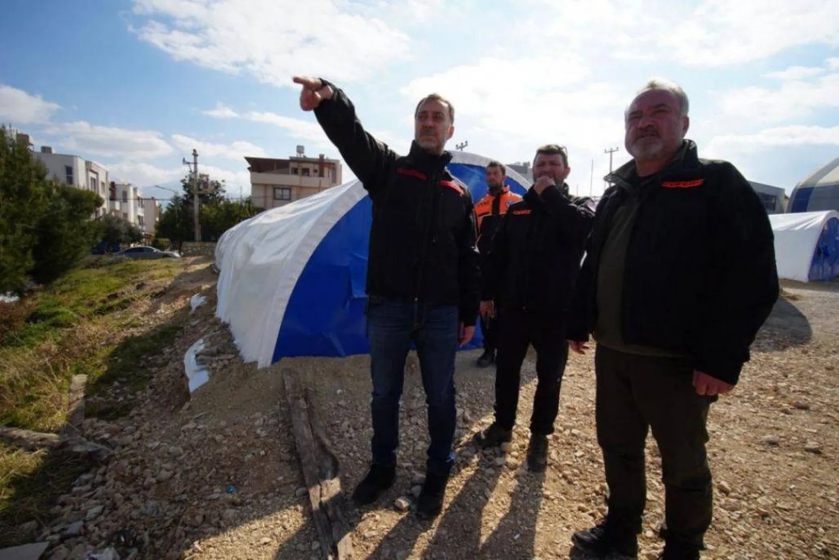 Başkan Yılmaz Hatay'da çadır köyleri ziyaret etti