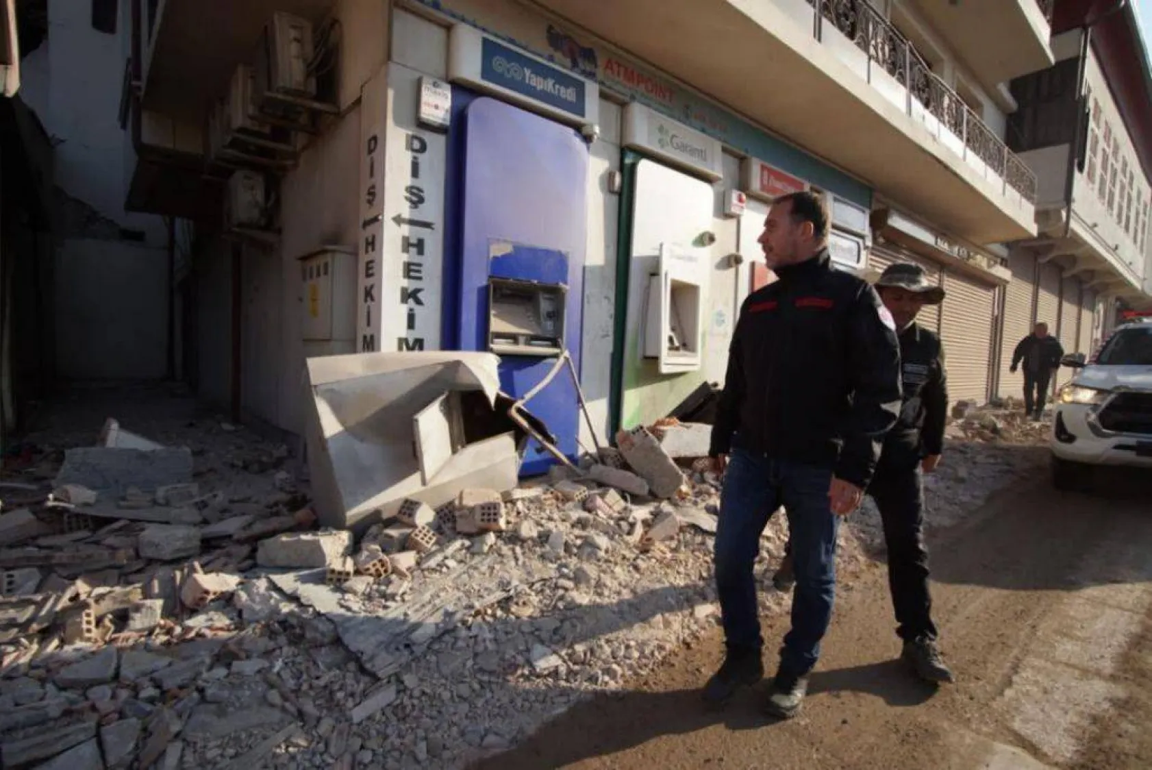 Başkan Yılmaz Hatay'da çadır köyleri ziyaret etti