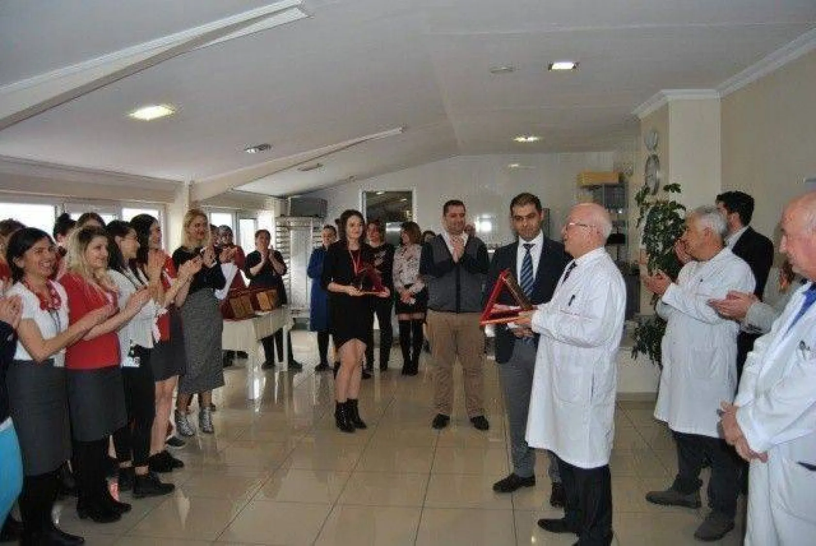 Hastane yönetimi çalışanlarını unutmadı