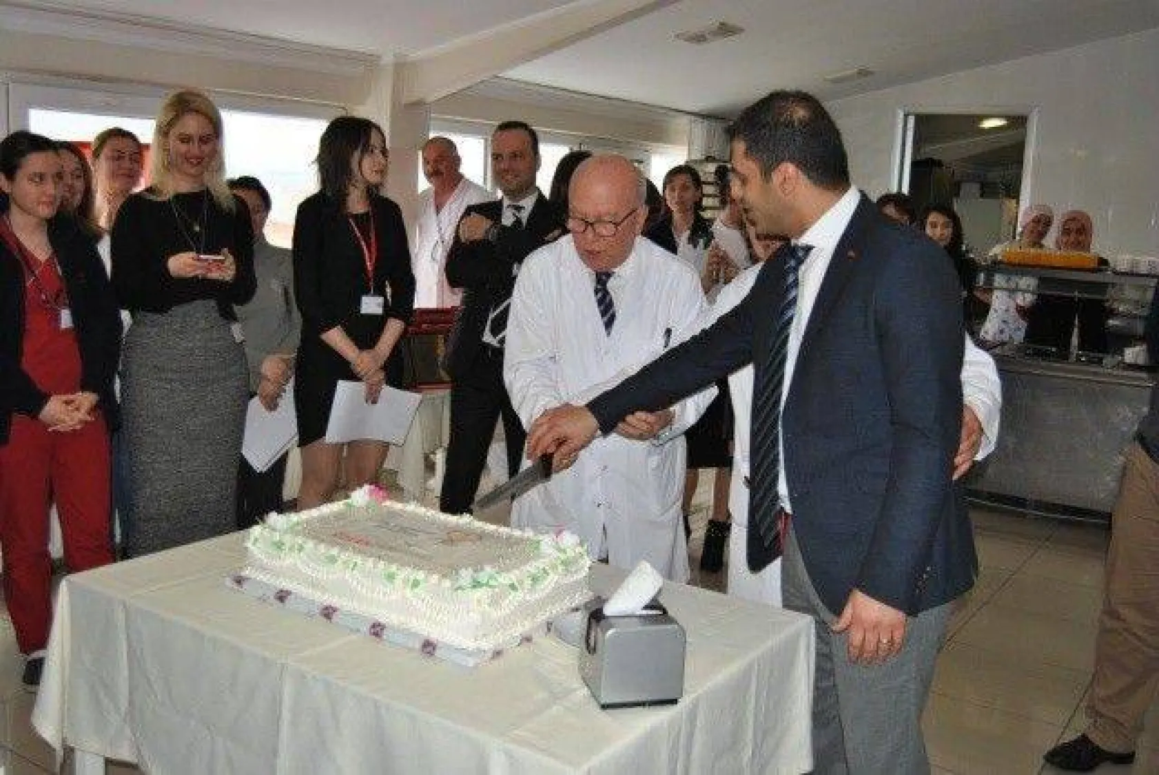 Hastane yönetimi çalışanlarını unutmadı