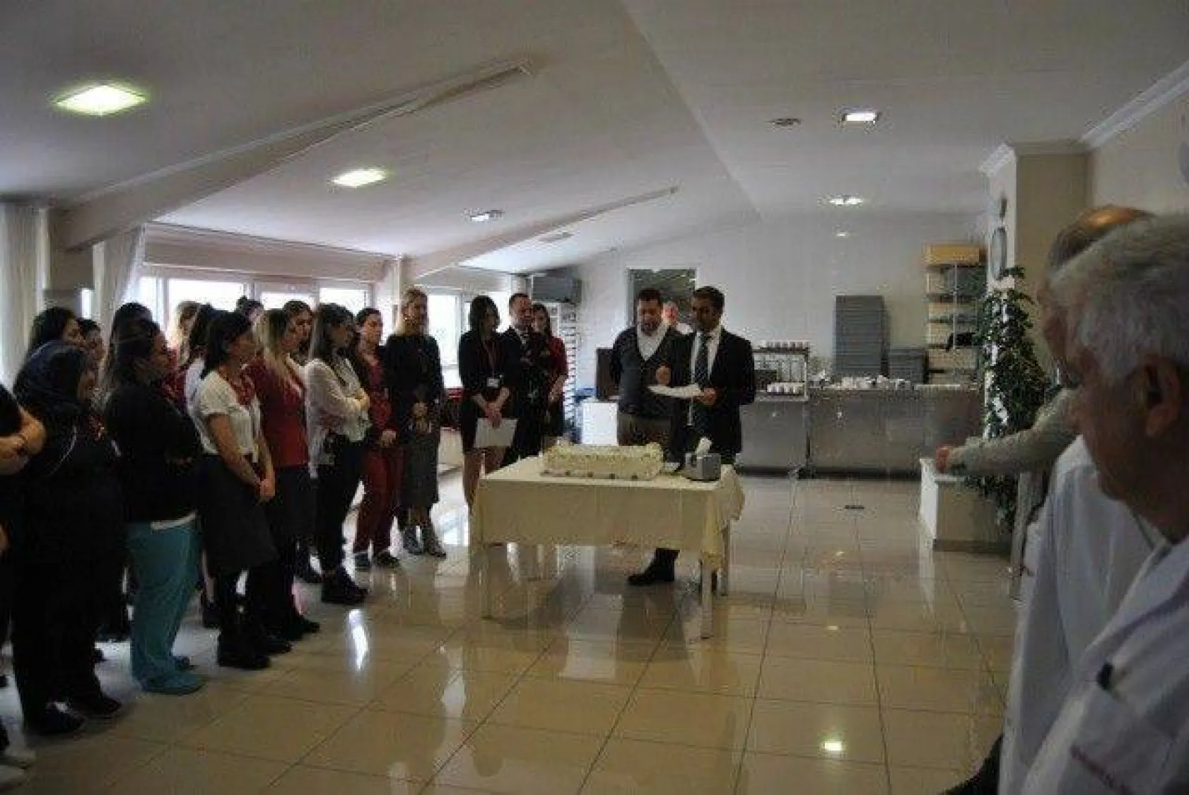 Hastane yönetimi çalışanlarını unutmadı