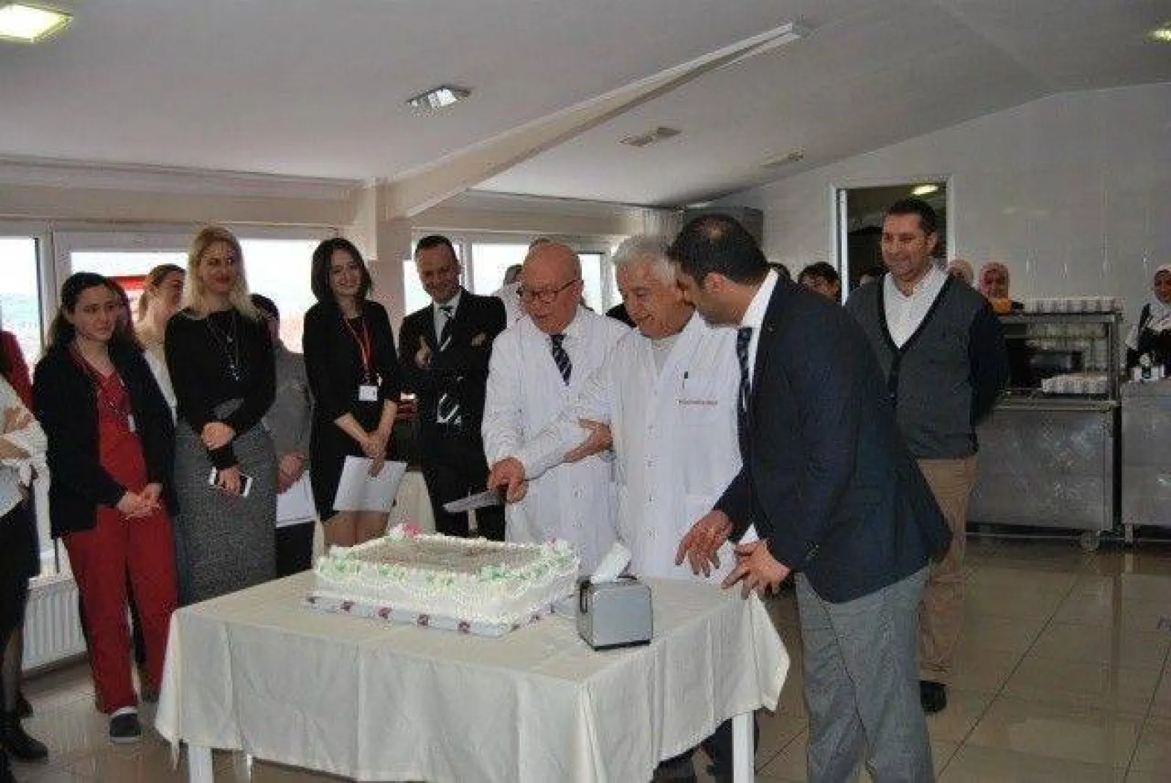 Hastane yönetimi çalışanlarını unutmadı