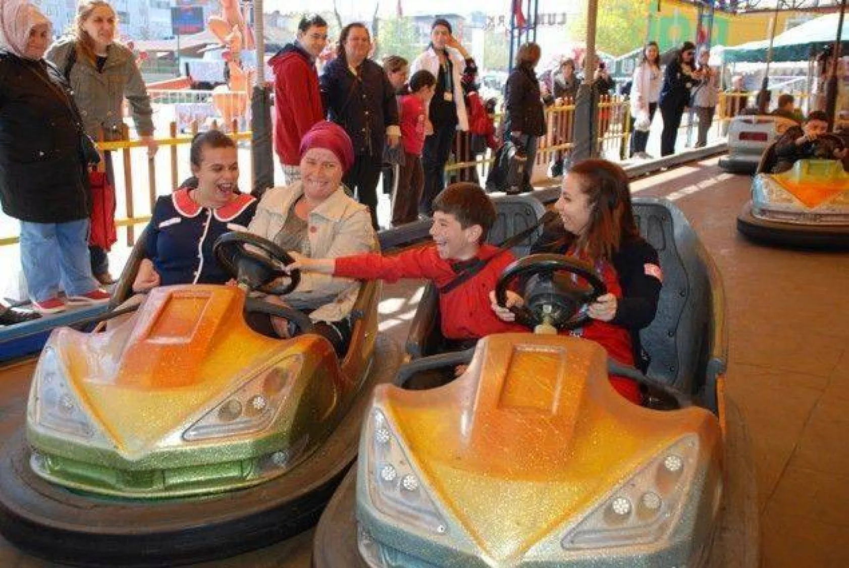 Özel Çocukların Lunapark Keyfi