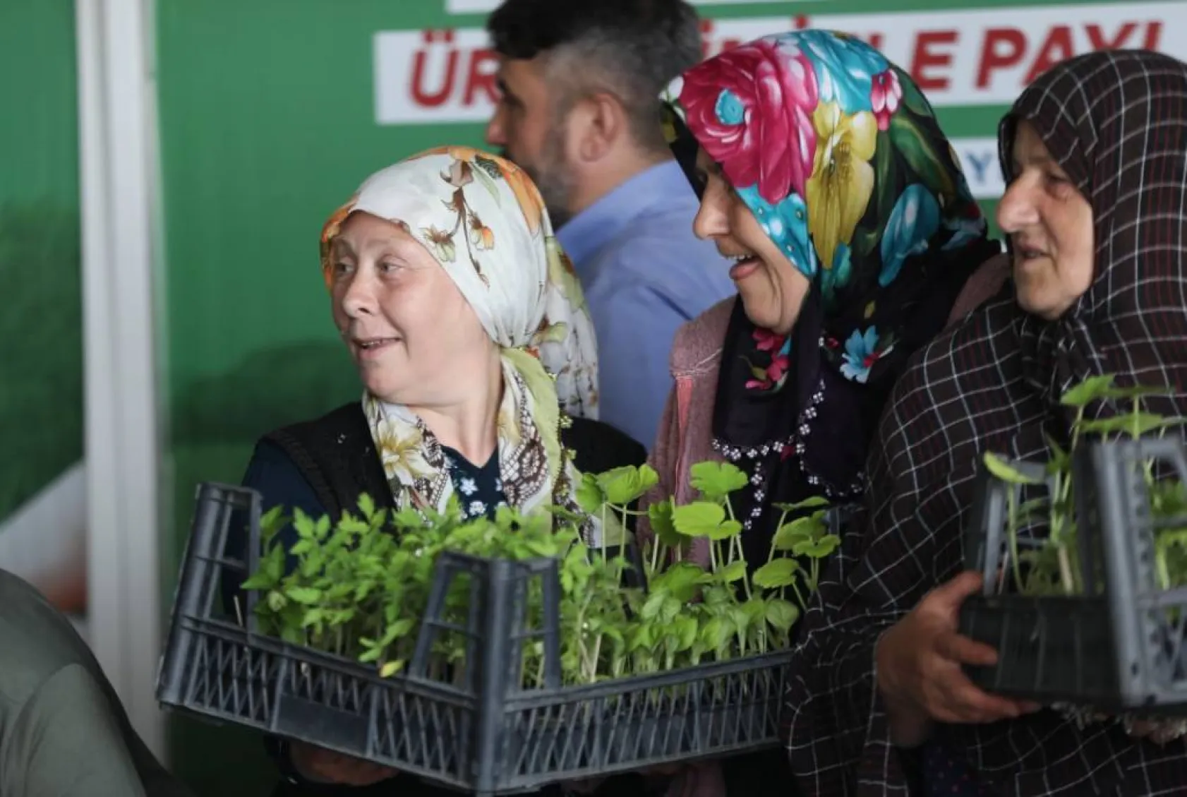 Silivri Belediyesi 650 kadına 90.000 fide dağıttı