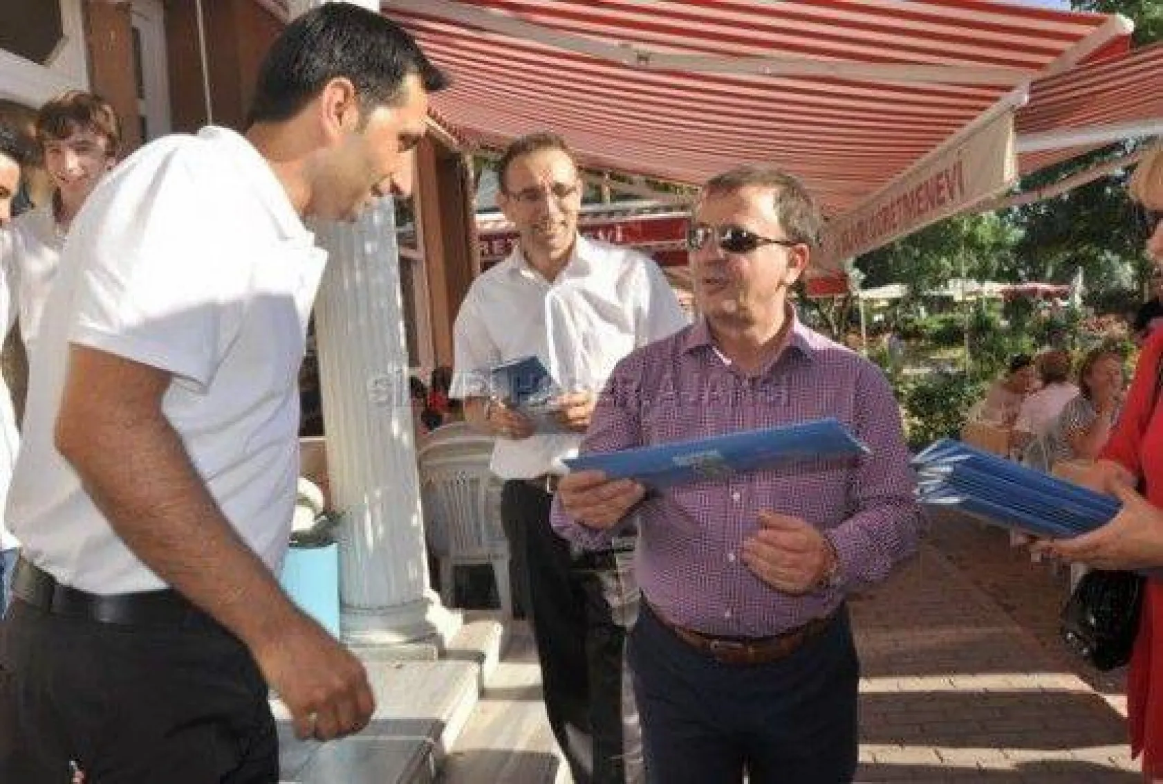 Işıklar'dan Babalara Kravat Hediyesi