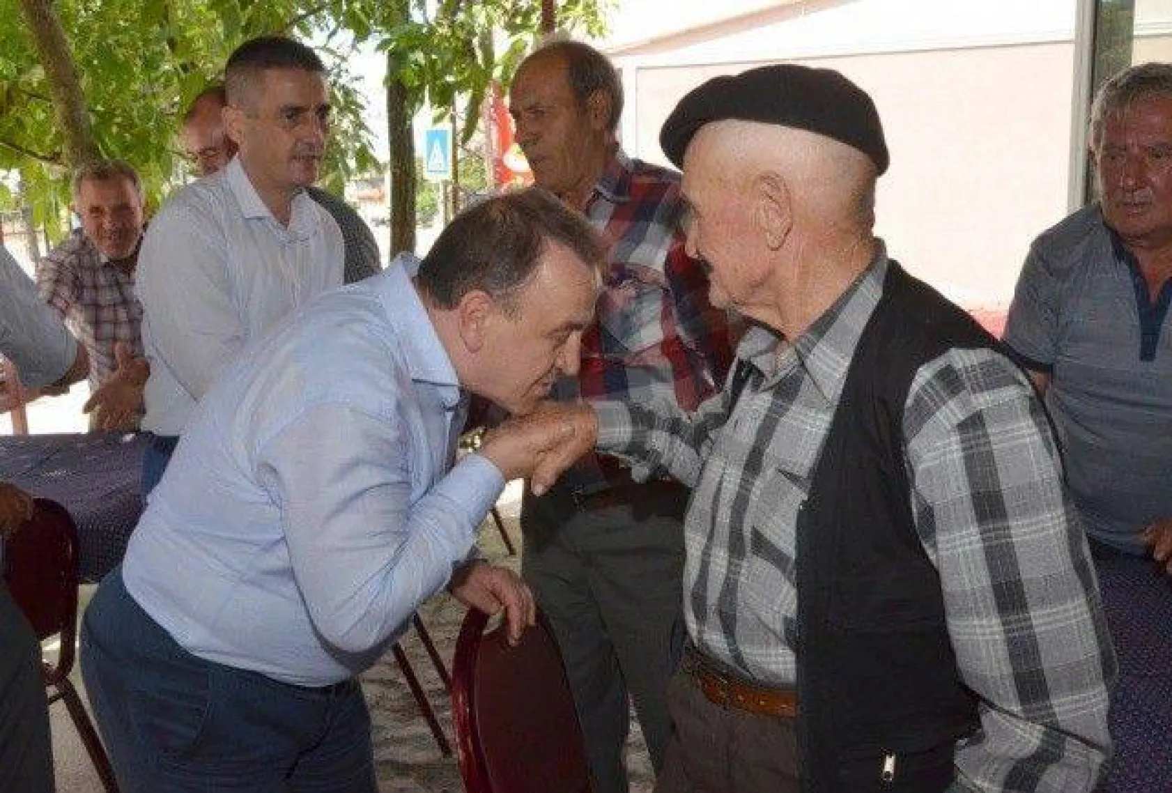 Işıklar Mahallelerde Hemşerileriyle Bayramlaştı