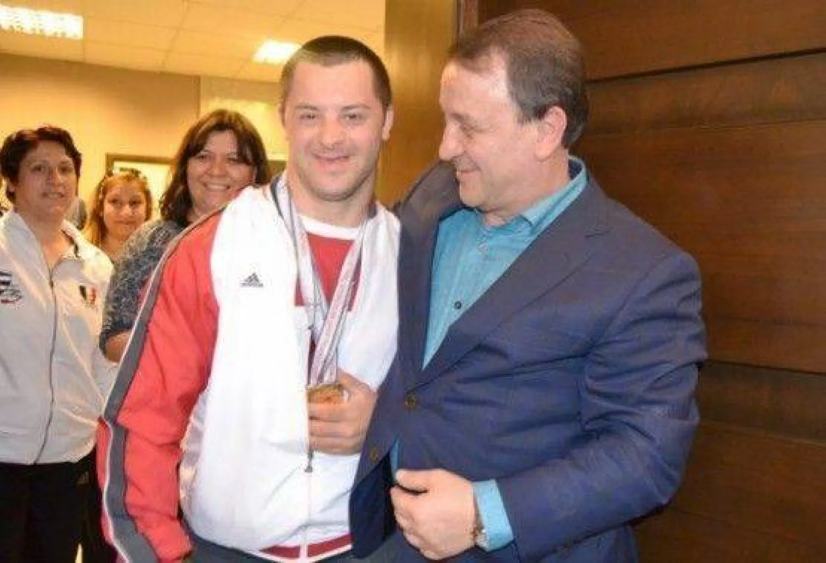 Özel Şampiyonlara Işıklar'dan Şampiyonluk Kutlamas