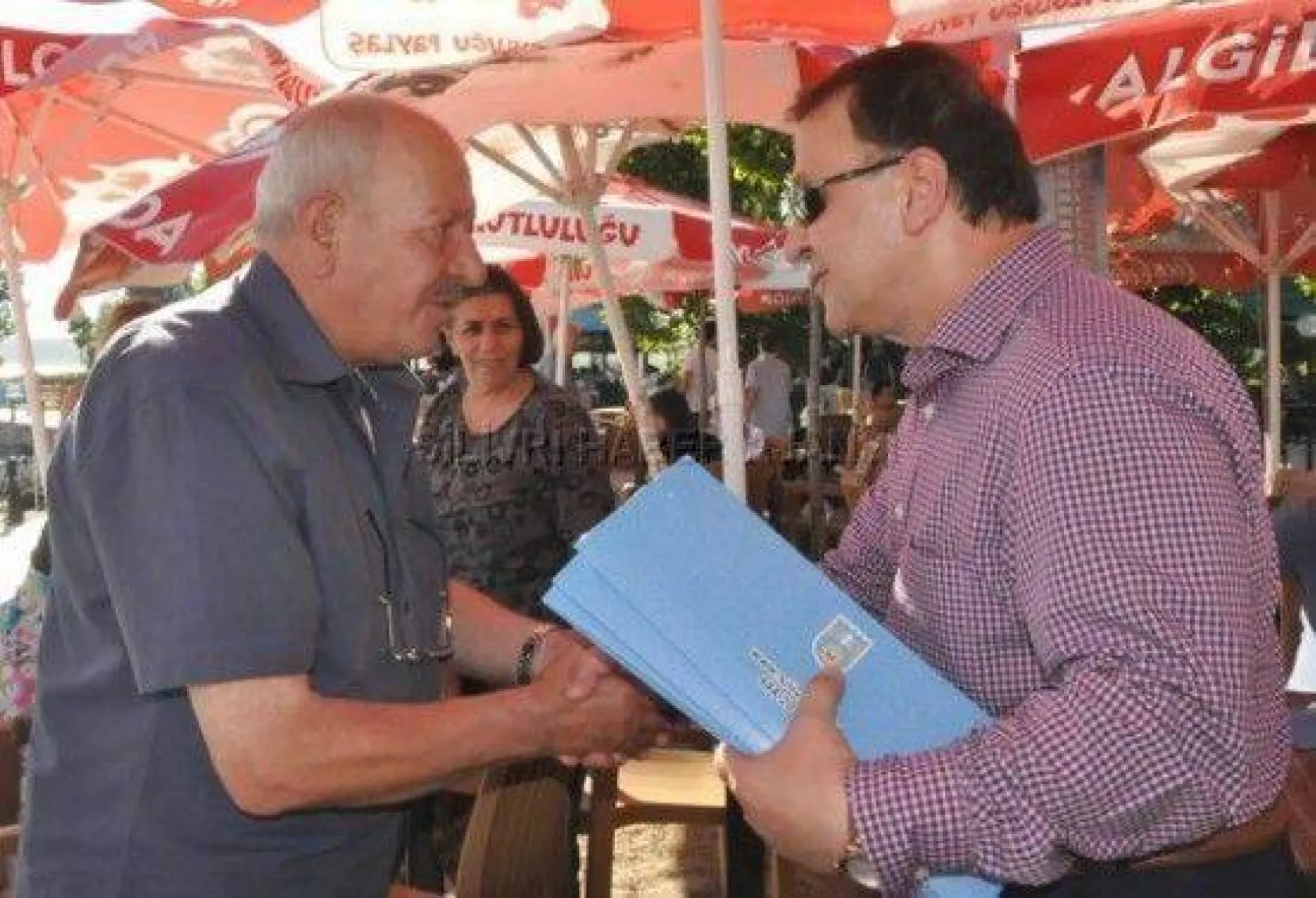 Işıklar'dan Babalara Kravat Hediyesi