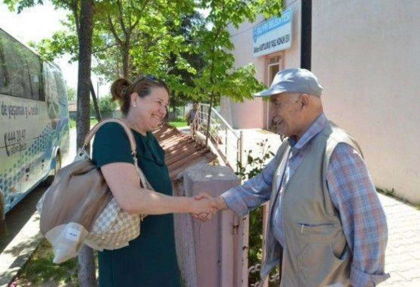 Gümüşyakalı Kadınlar Belediyenin Hizmetlerini İnce