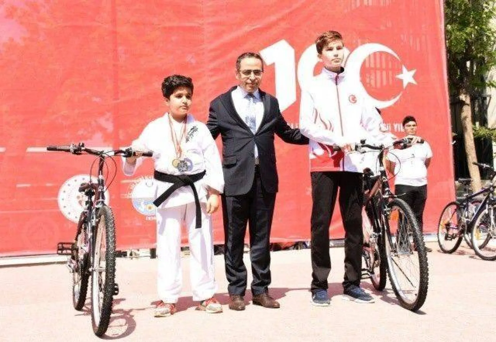 19 Mayıs'ın 100. Yıldönümü Törenle Kutlandı