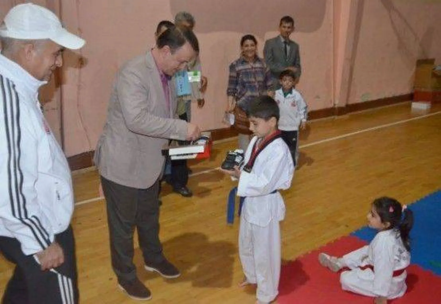 Minik Taekwondoculara Işıklar Ziyareti