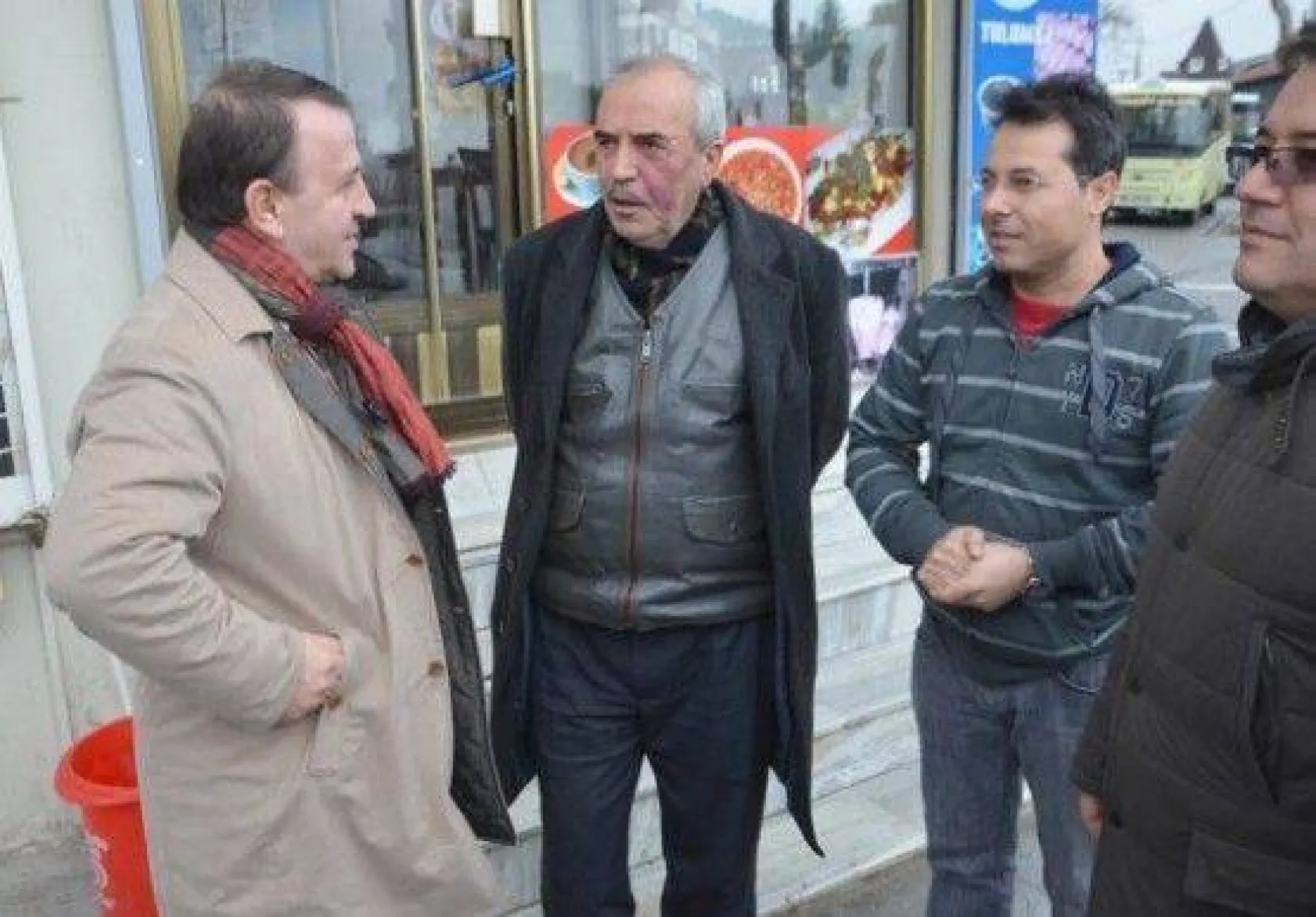 Işıklar Ekibiyle Birlikte İlçeyi Mahalle Mahalle D