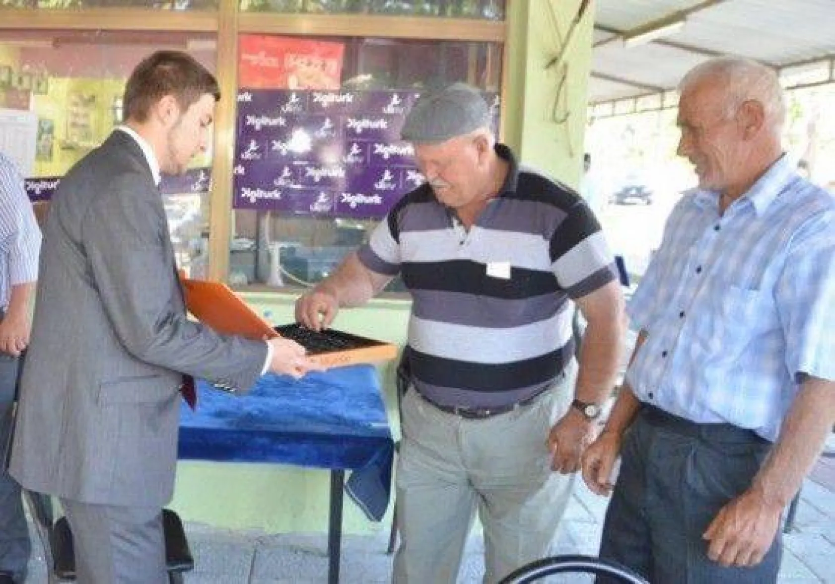 Işıklar Mahallelerde Hemşerileriyle Bayramlaştı