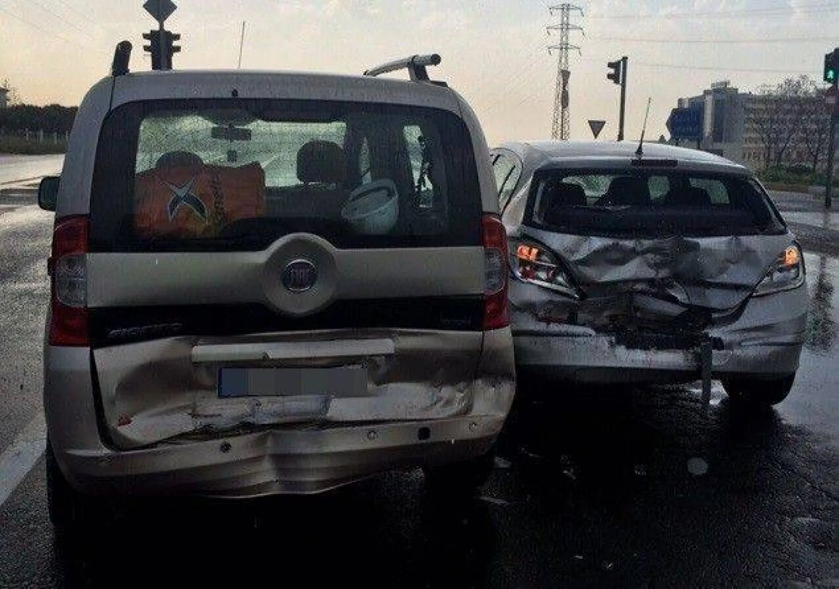 Tabela ayağına ok gibi saplandı