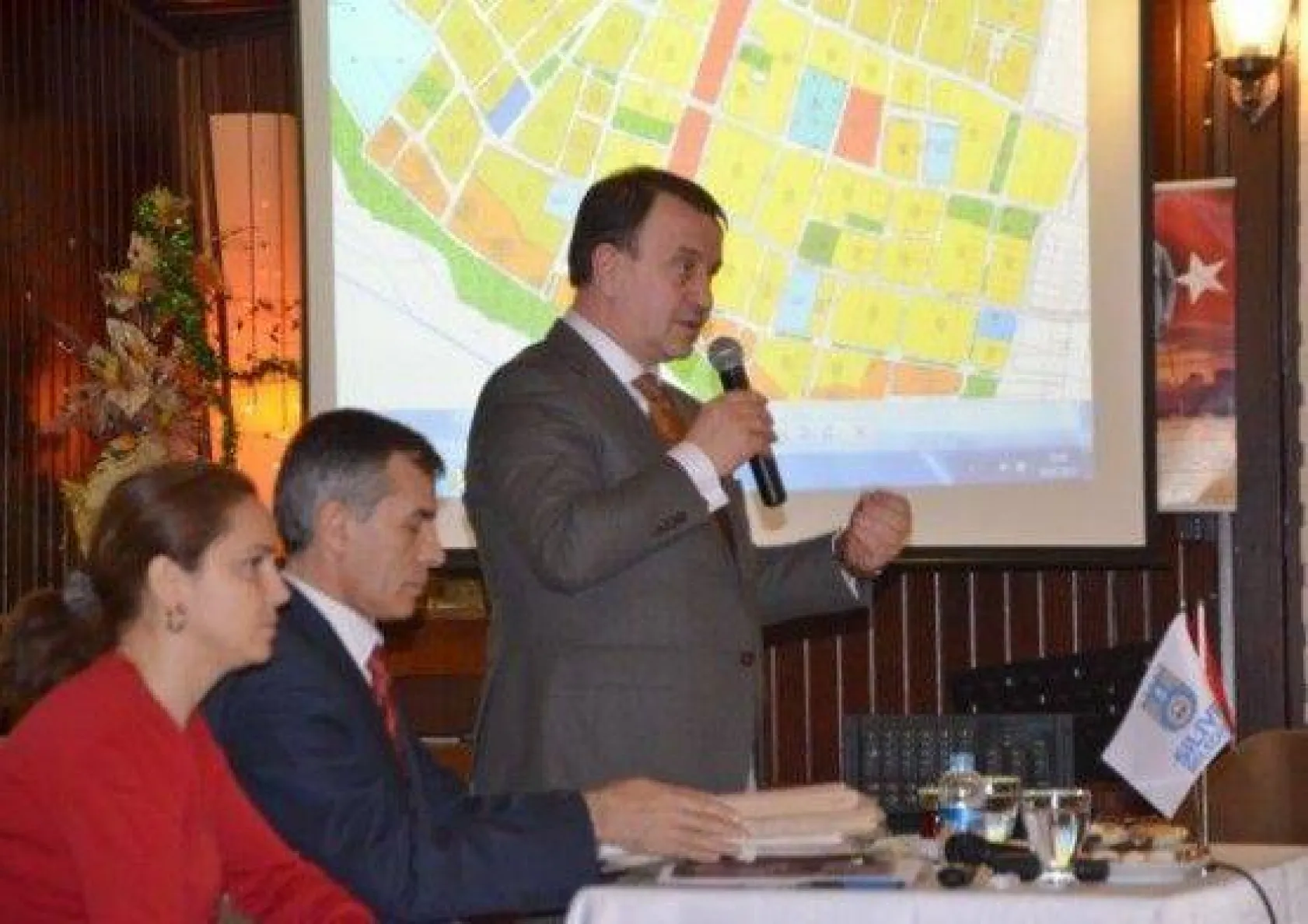 Esentepe Öğretmen Evleri Sakinleri Işıklar İle Bir