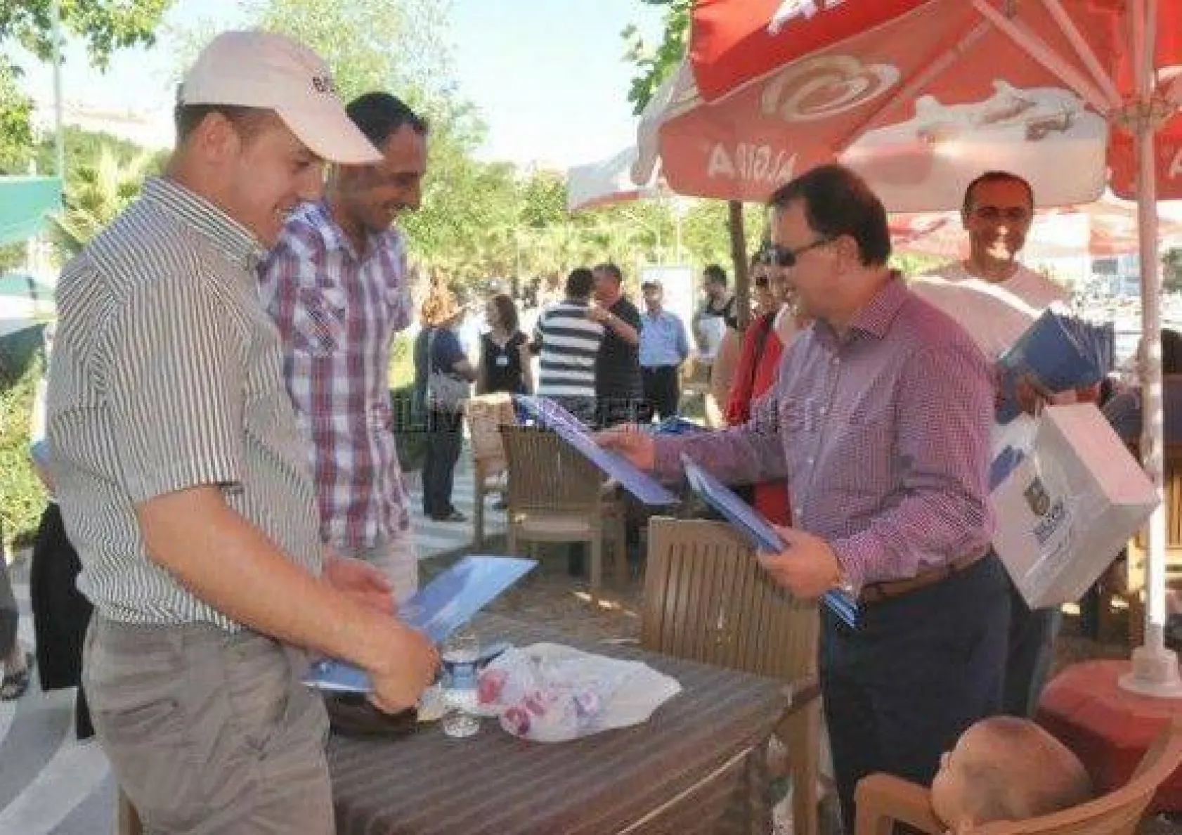 Işıklar'dan Babalara Kravat Hediyesi