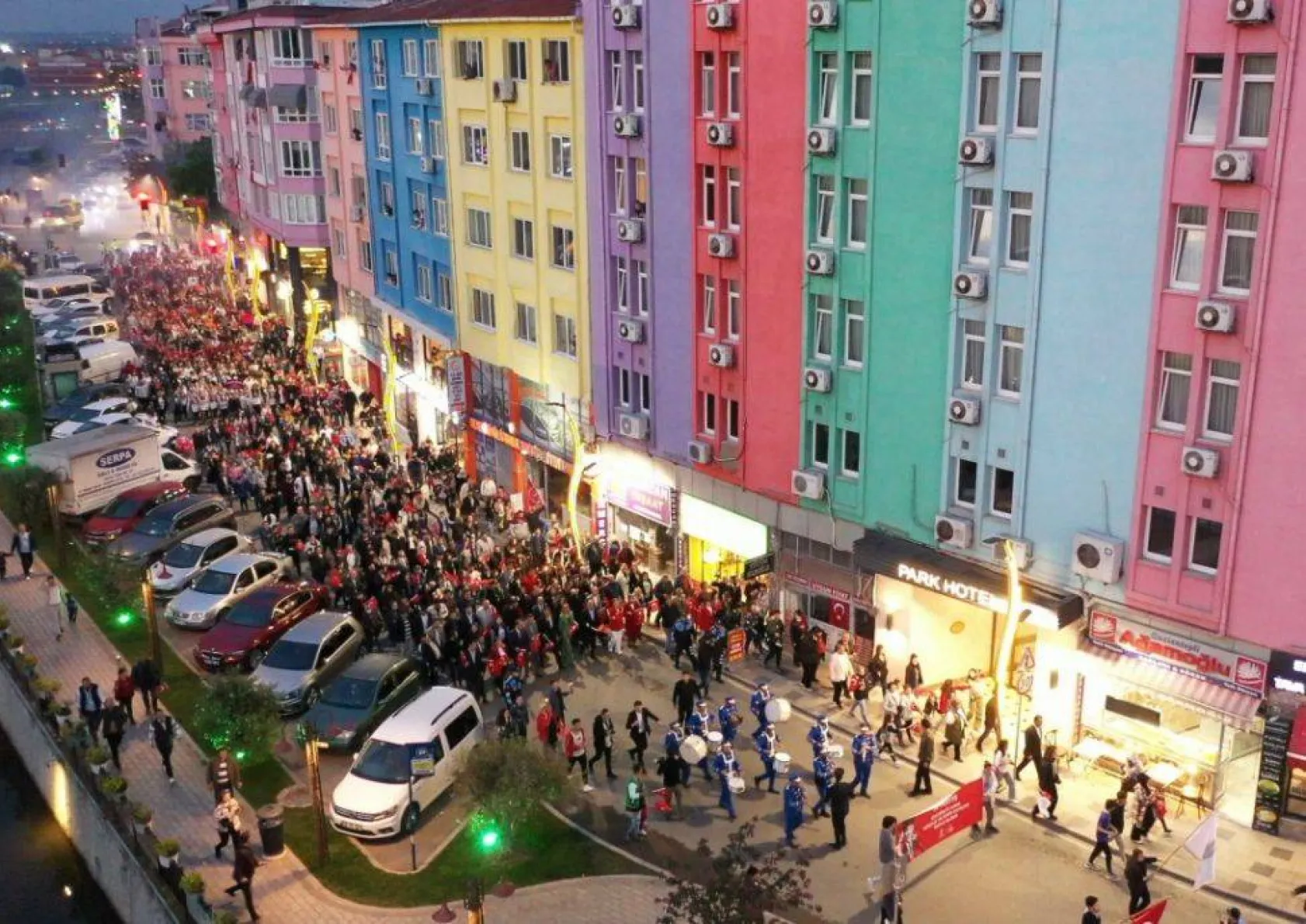 Silivri 19 Mayıs'ta kırmızı beyaza büründü