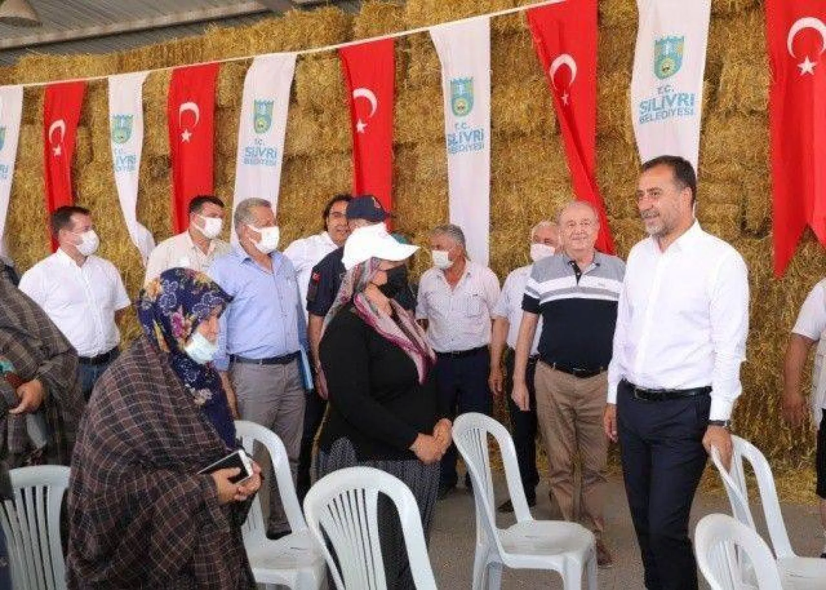 Silivri'de Coşkulu Saman Dağıtım Töreni