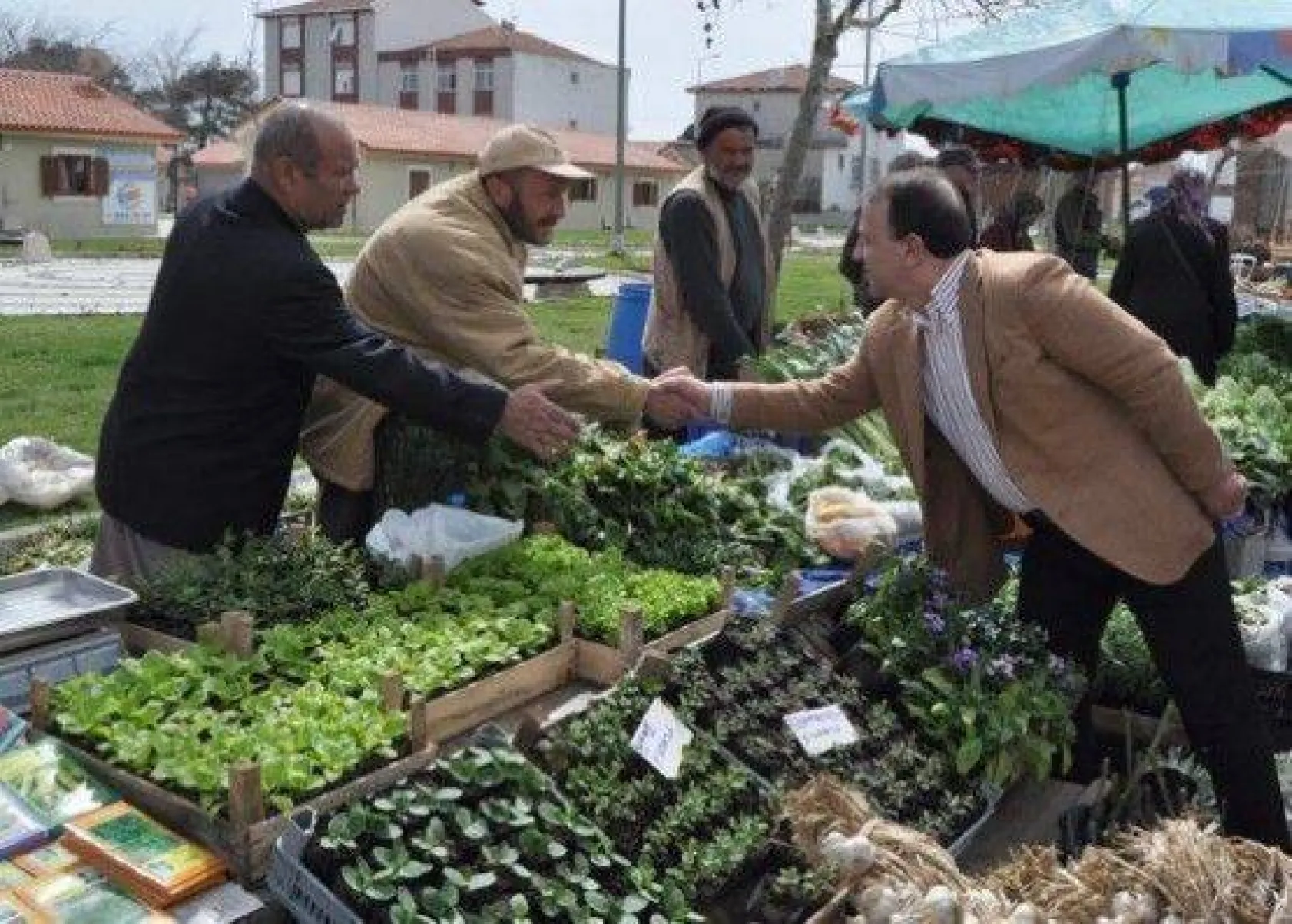 Işıklar Pazar Ziyaretlerine Devam Ediyor
