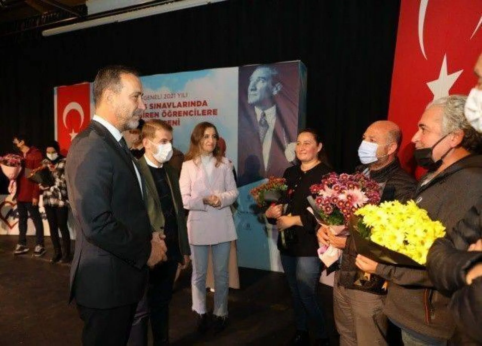 LGS ve YKS'de Dereceye Giren Öğrencilere Ödül Verildi