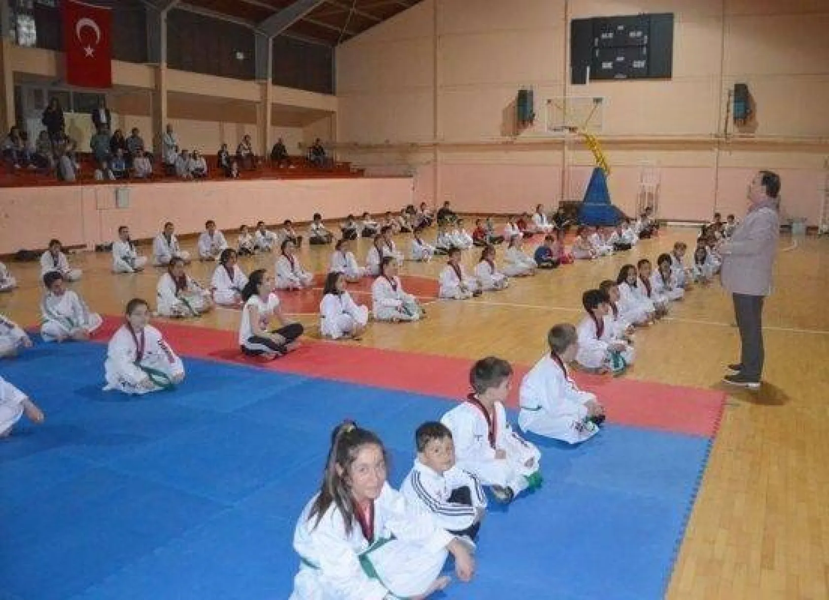 Minik Taekwondoculara Işıklar Ziyareti