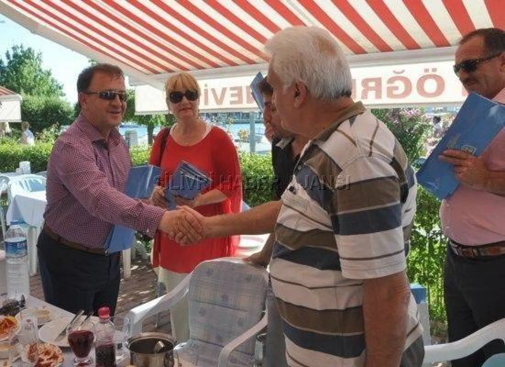 Işıklar'dan Babalara Kravat Hediyesi