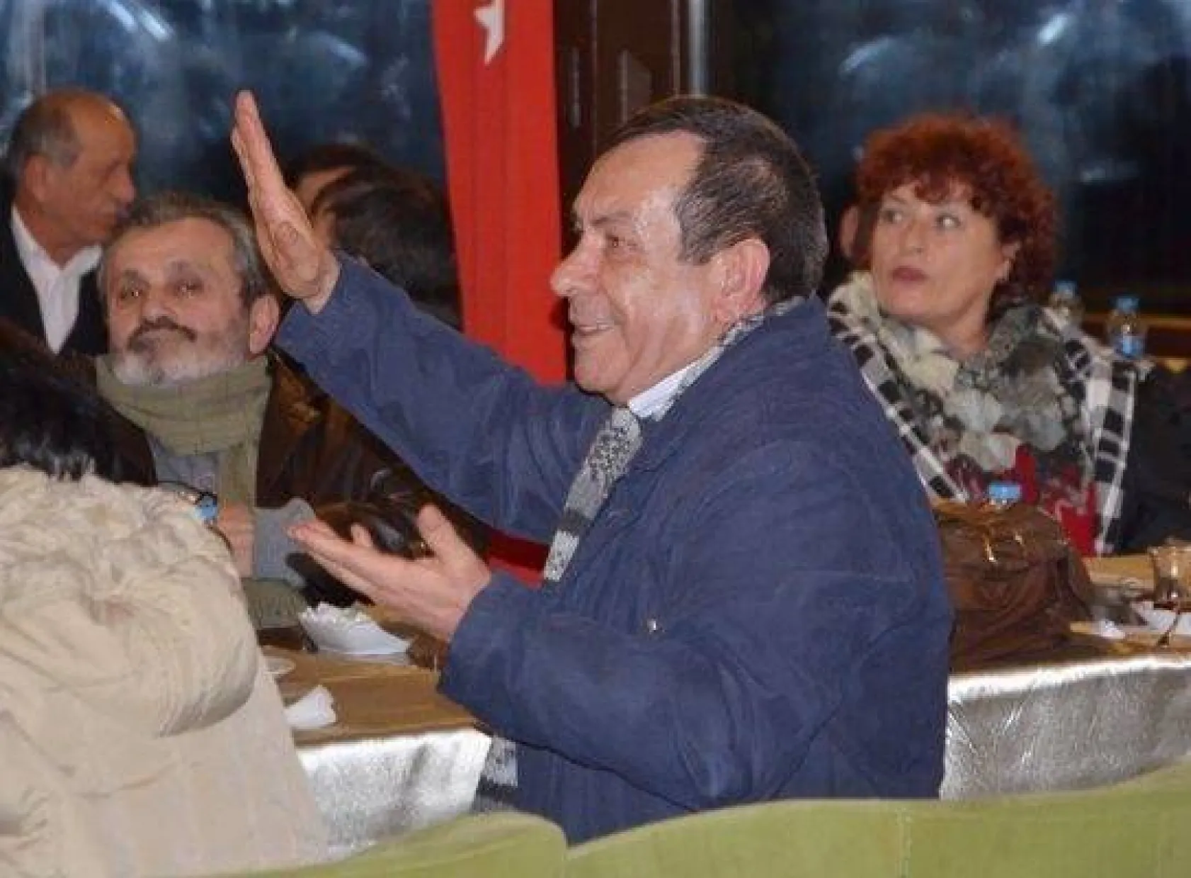 Esentepe Öğretmen Evleri Sakinleri Işıklar İle Bir