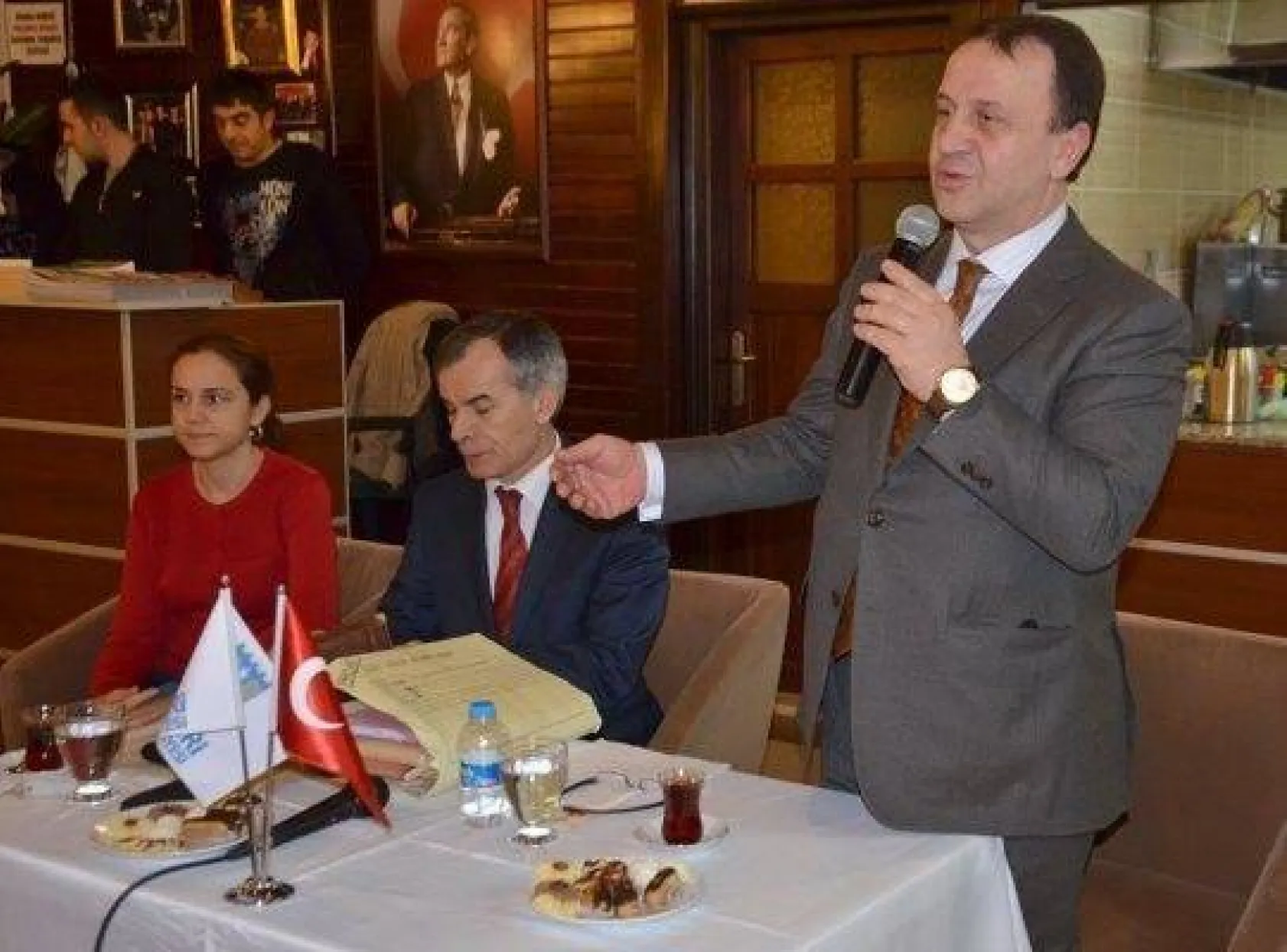 Esentepe Öğretmen Evleri Sakinleri Işıklar İle Bir