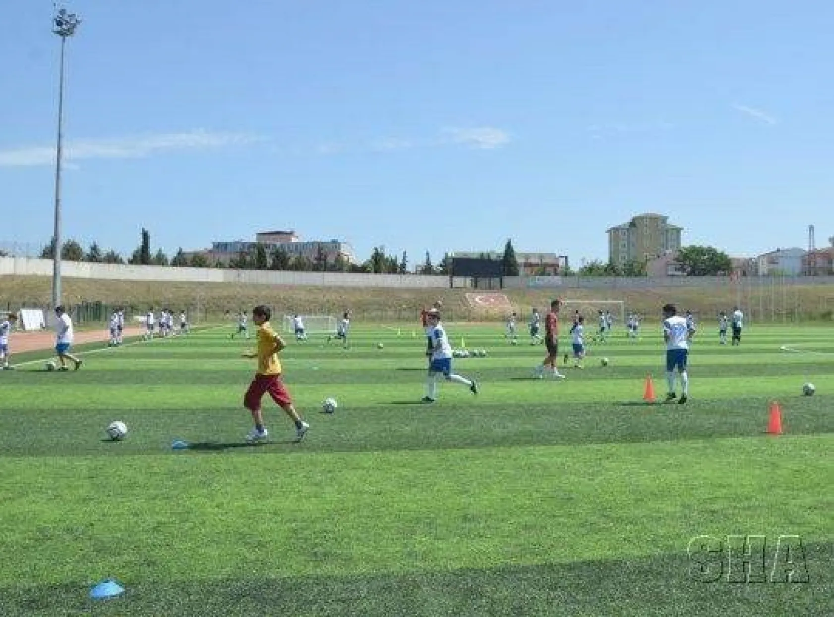 Çocuklar Yaz Spor Okulunun Keyfini Çıkartıyor