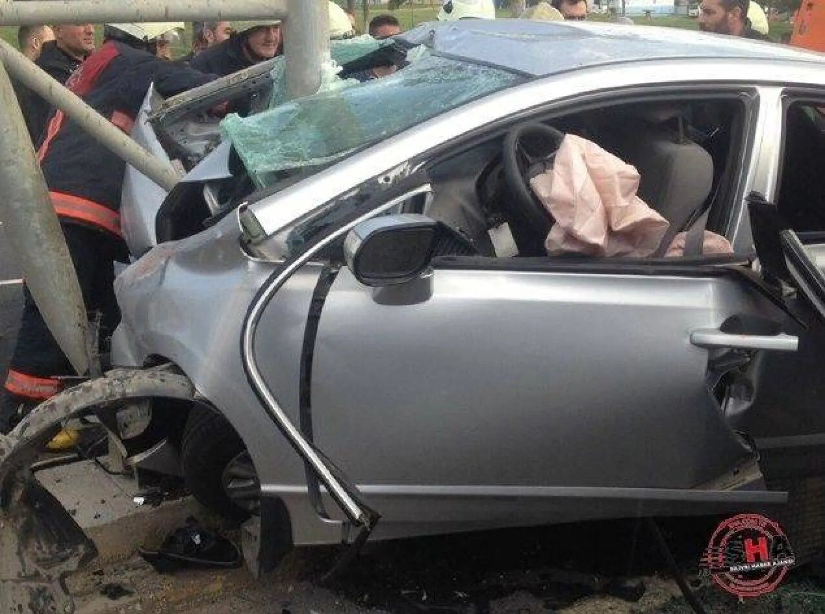 Tabela ayağına ok gibi saplandı