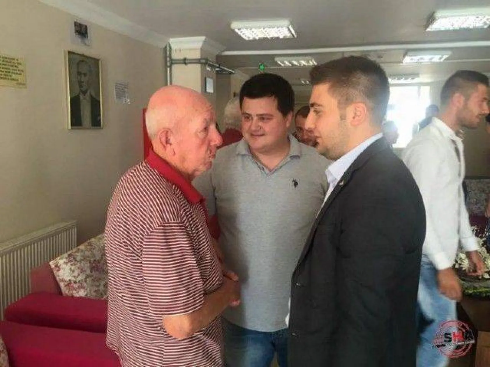 CHP'li gençlerden huzur evine bayram ziyareti