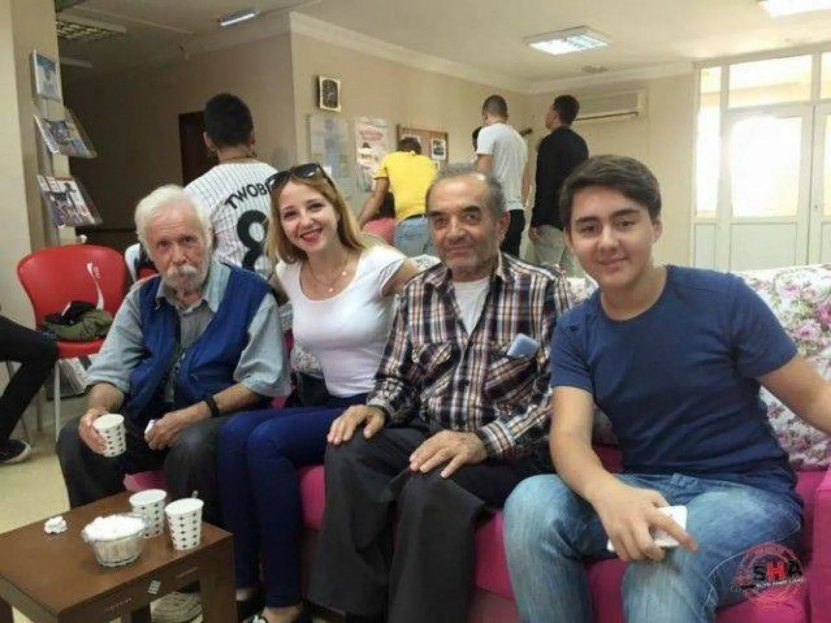 CHP'li gençlerden huzur evine bayram ziyareti