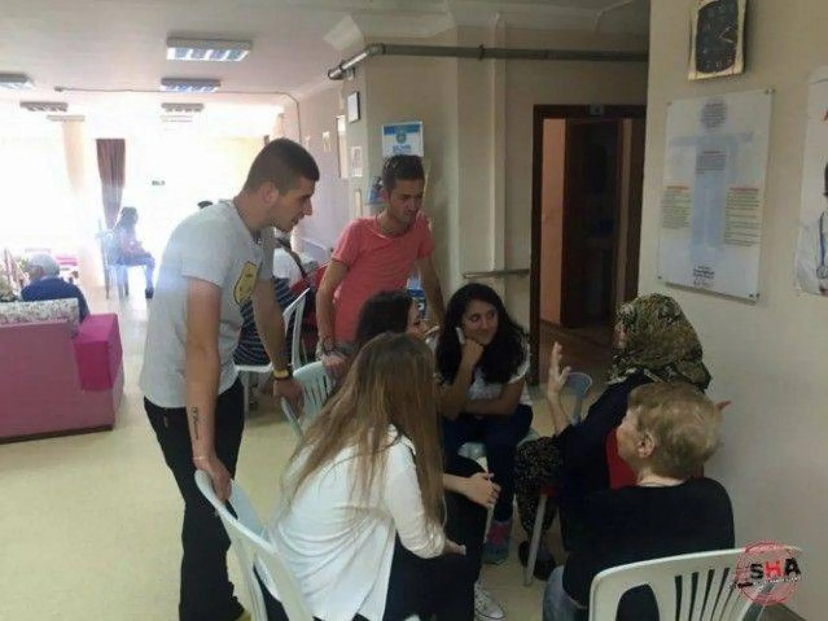 CHP'li gençlerden huzur evine bayram ziyareti