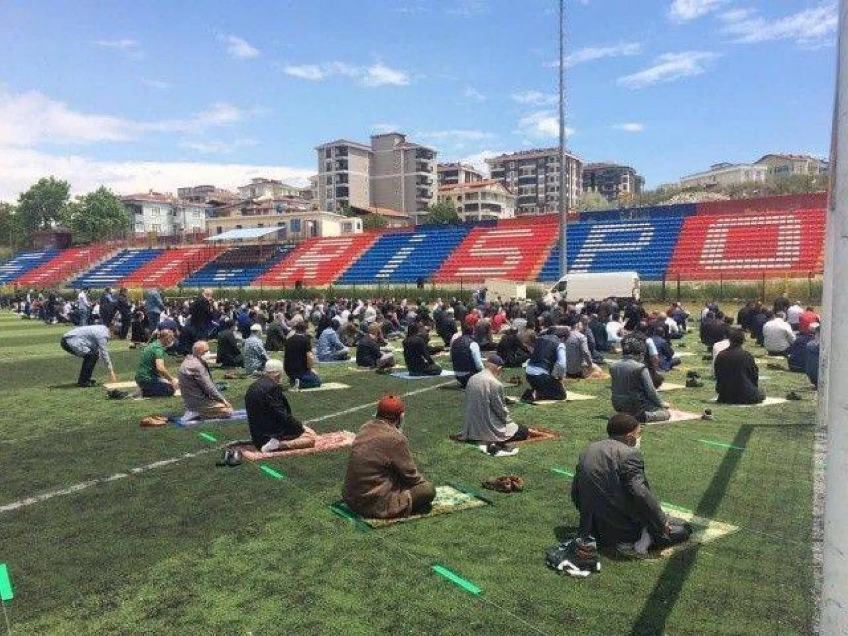 Camiler 74 gün sonra cemaatle buluştu!