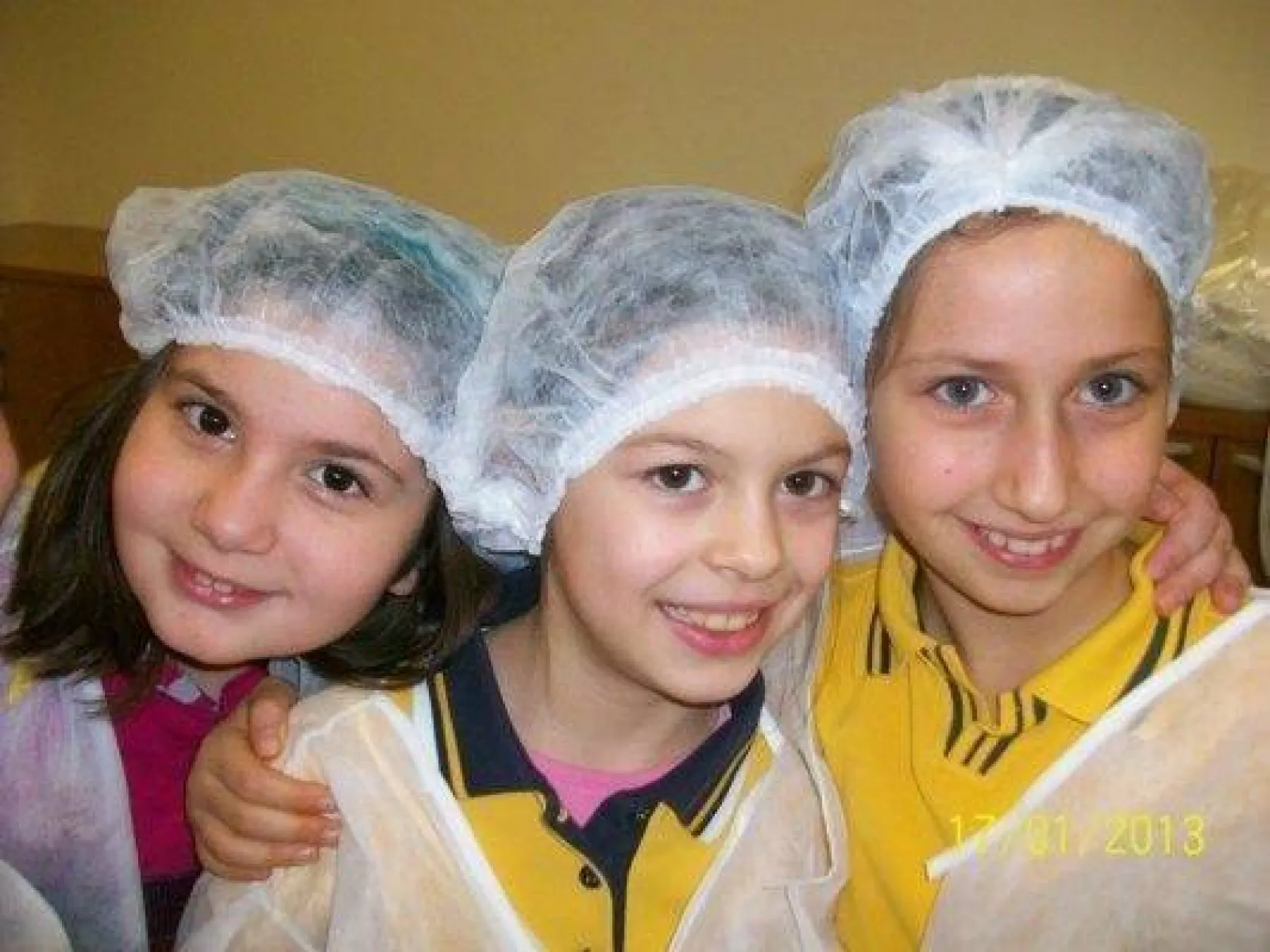 Çikolatalı kek yapımını yerinde gördüler