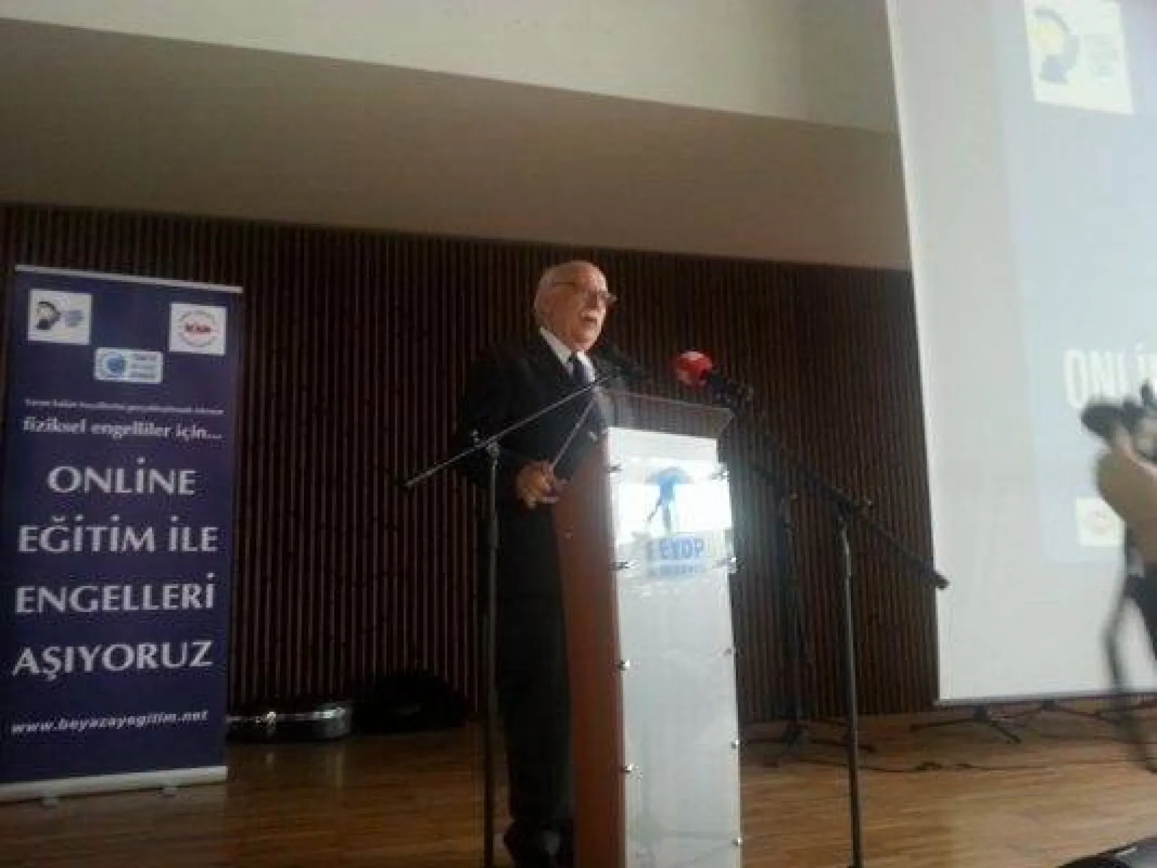 Bakan Avcı, Özel Bireylerin Yanında