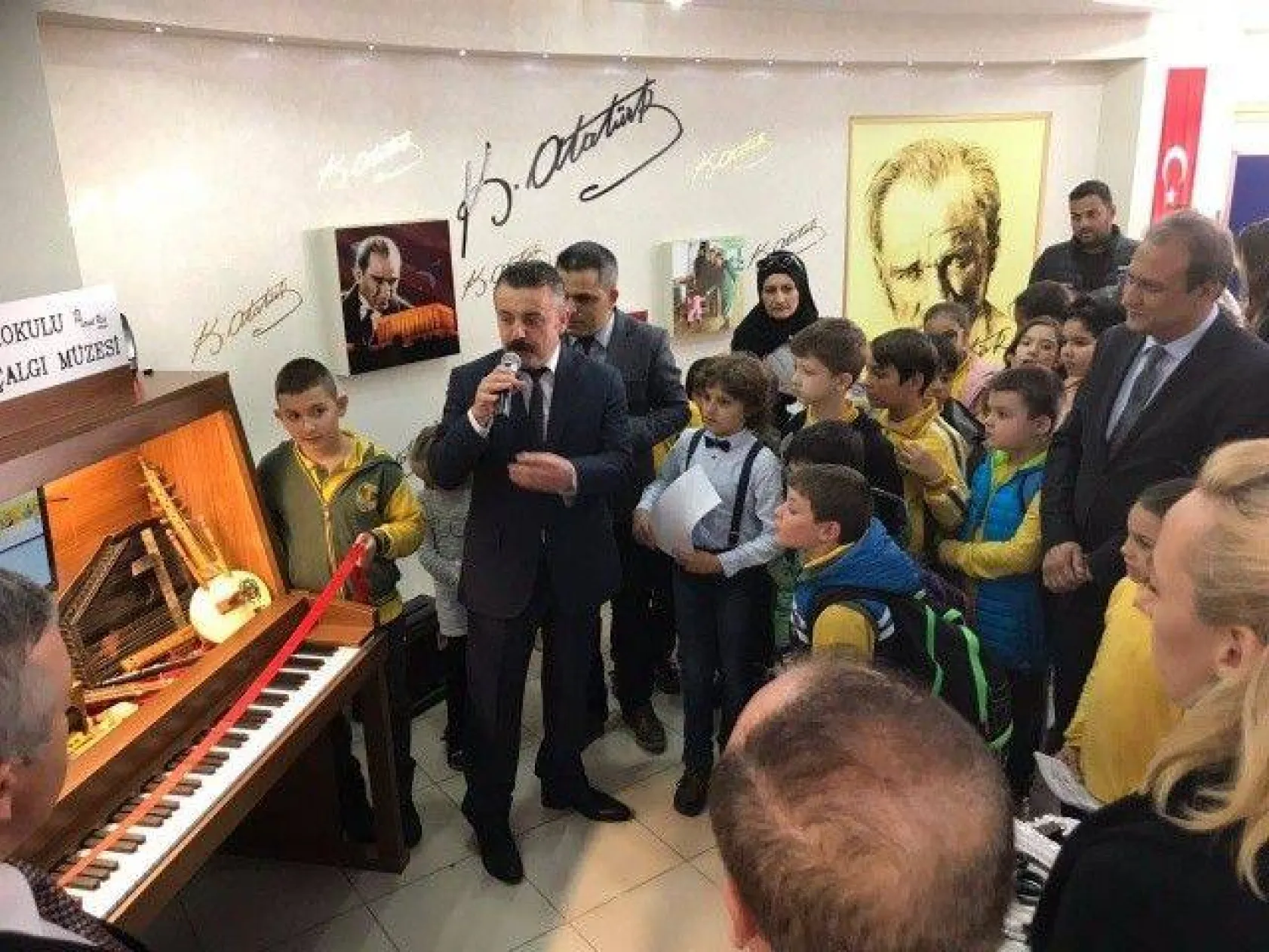 Turgut Reis İlkokulu " Mini Çalgı Müzesi " Kurdu [Foto Galeri]
