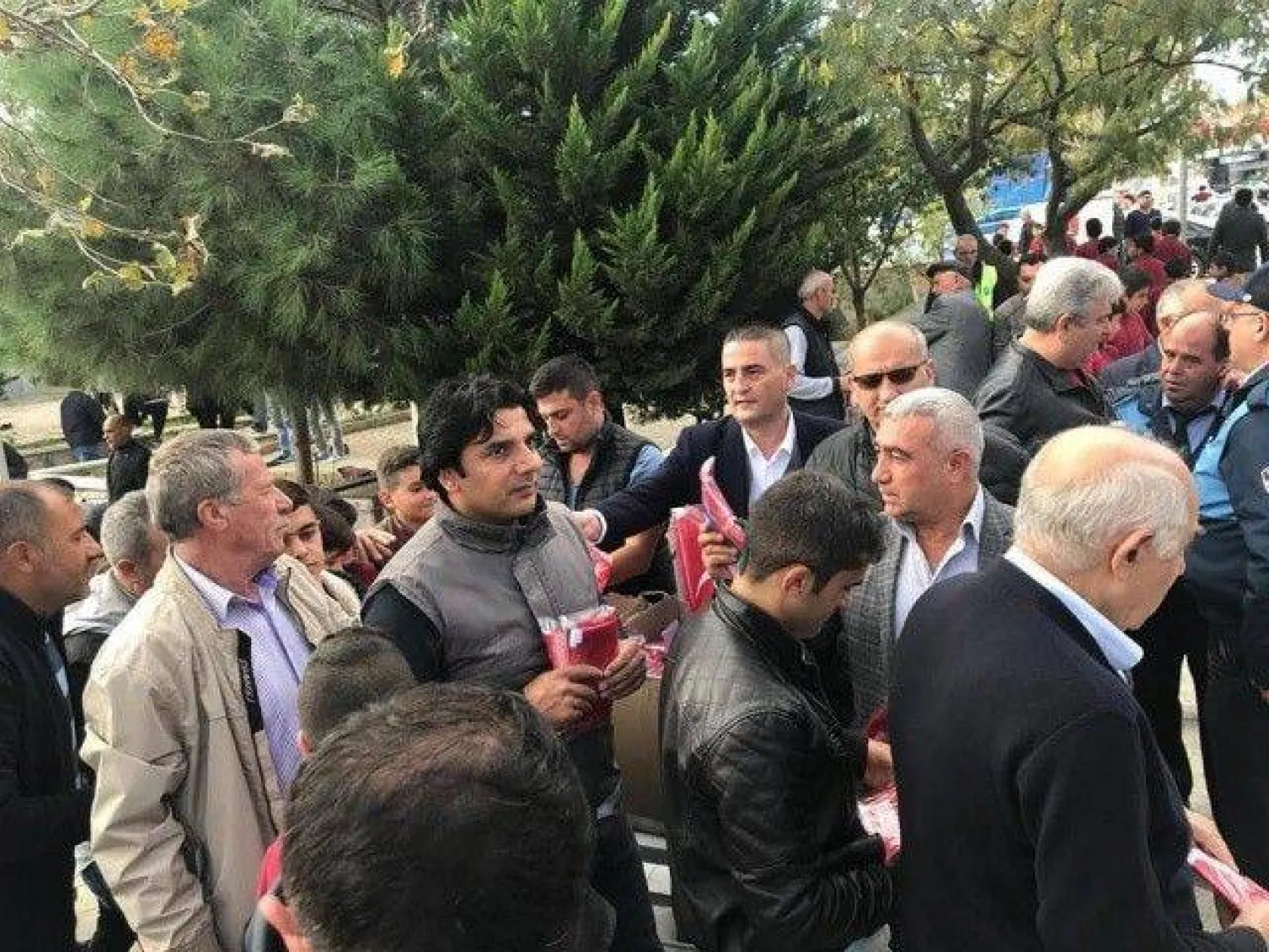 Bayram bayrakları Işıklar'dan