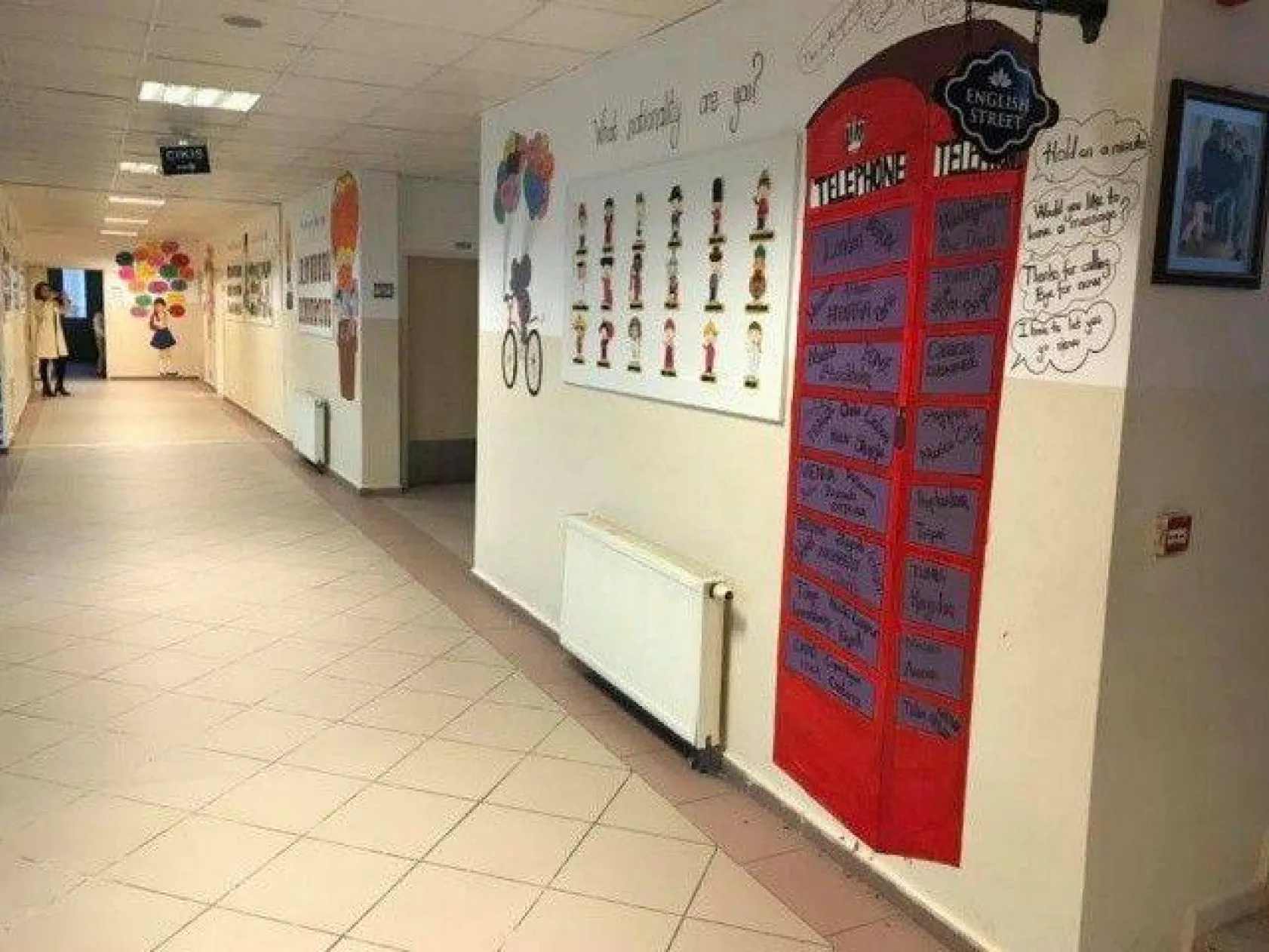 Okul içinde yabancı sokak